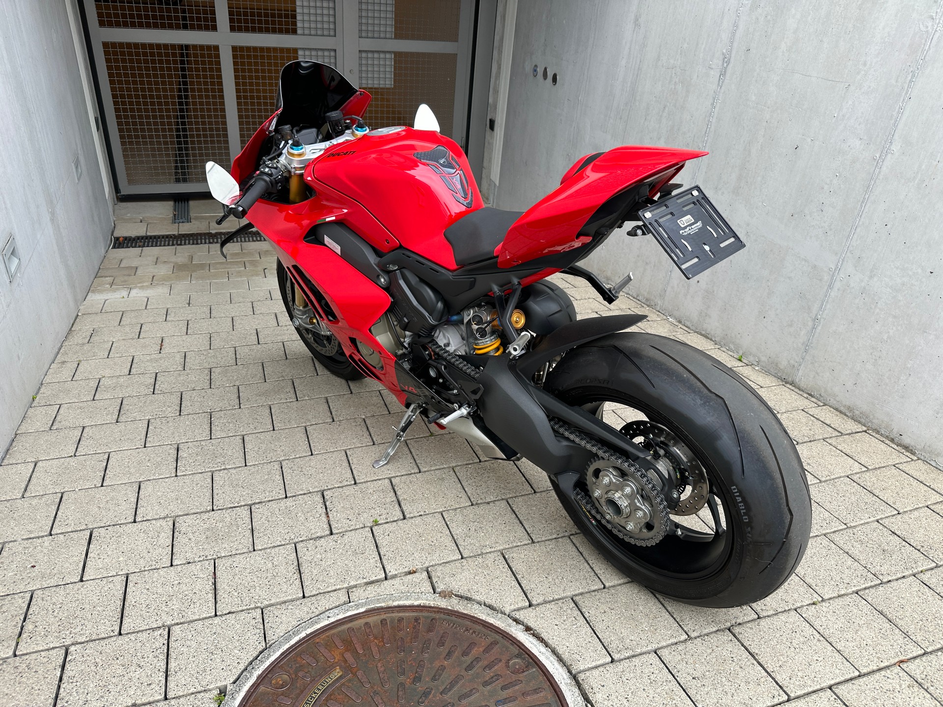 DUCATI Panigale V4 S-image-4