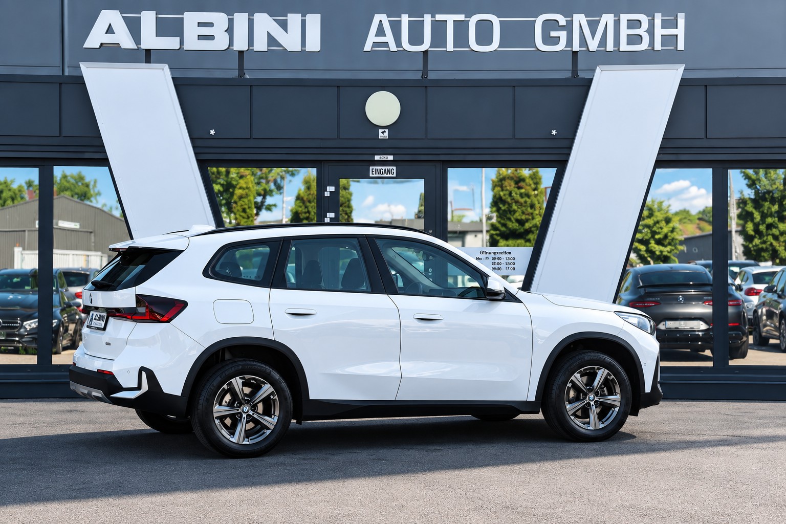 BMW X1 20d xDrive-showroom-element-2