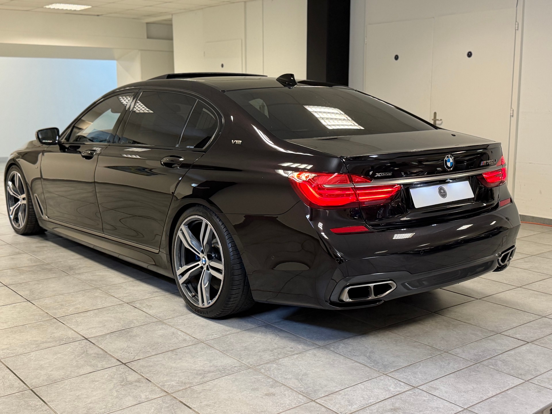 BMW M760Li xDrive Steptronic-image-7