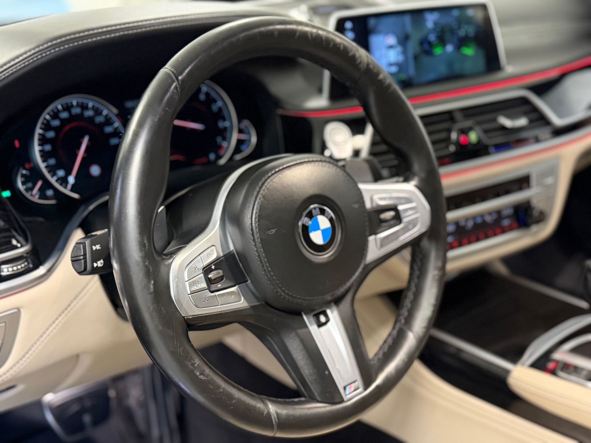 BMW M760Li xDrive Steptronic-image-17