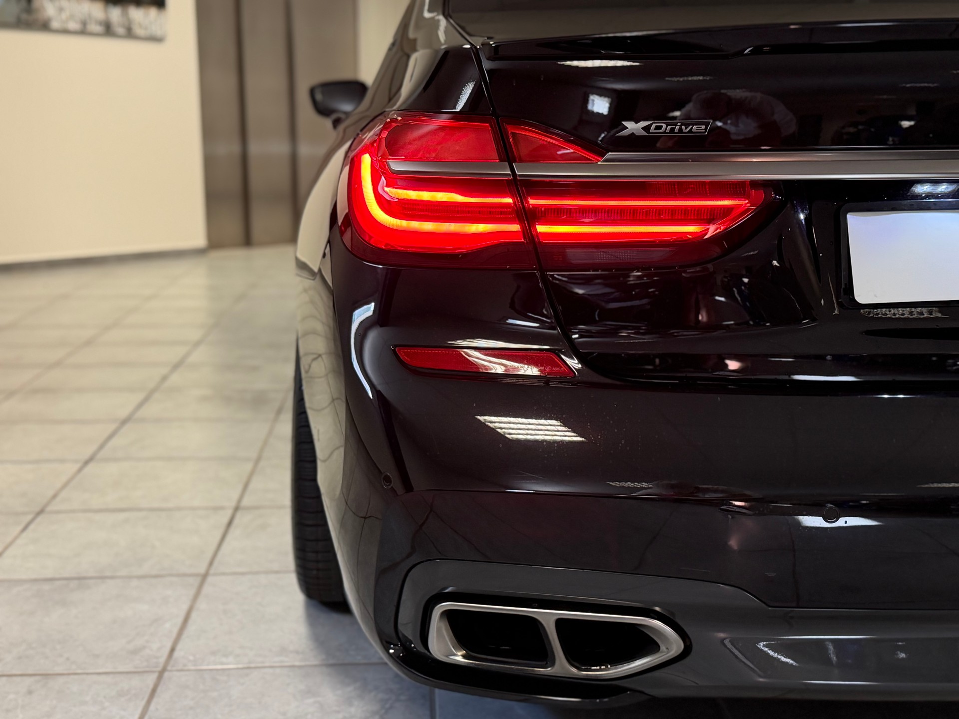 BMW M760Li xDrive Steptronic-image-9