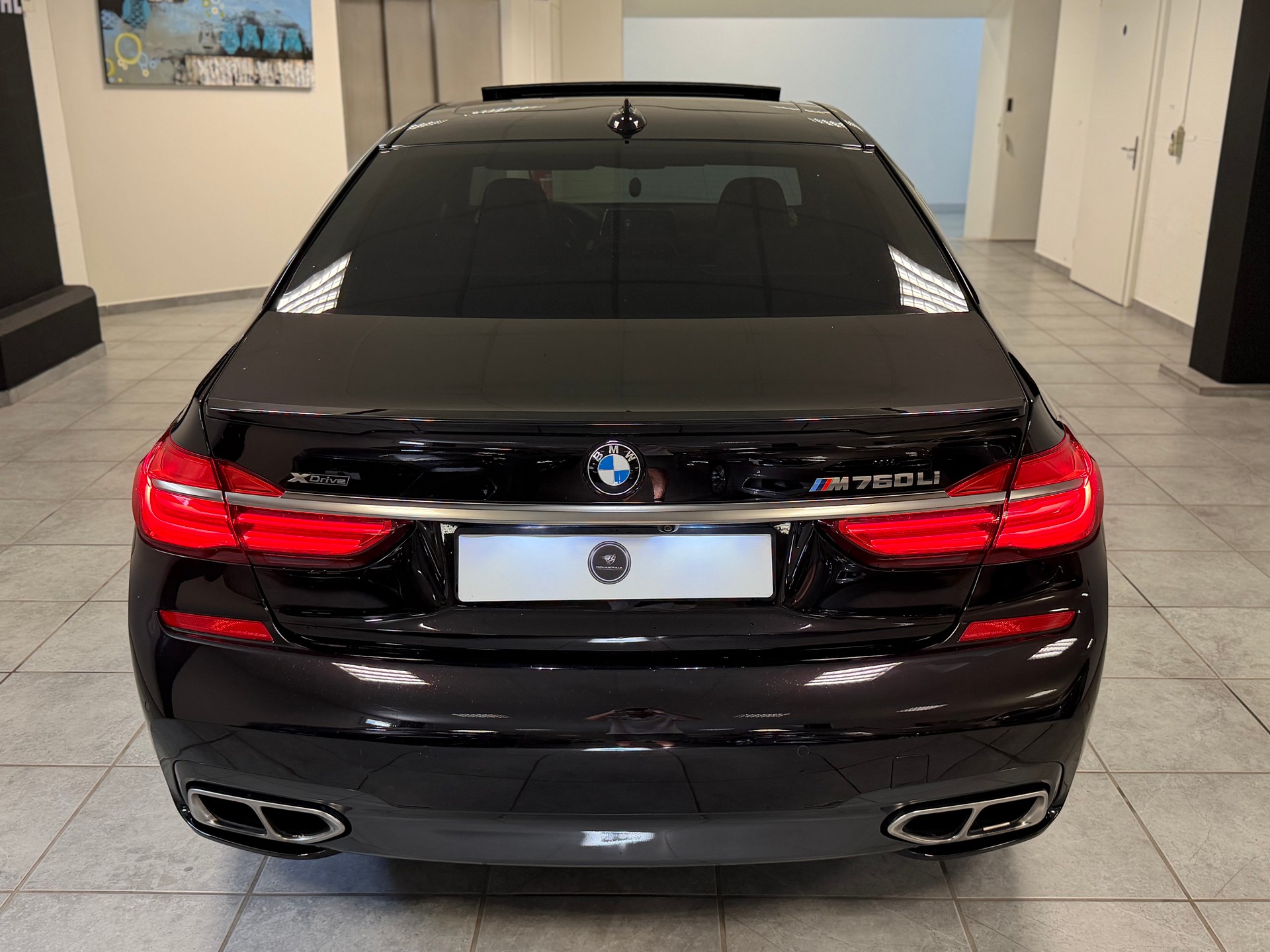 BMW M760Li xDrive Steptronic-image-11