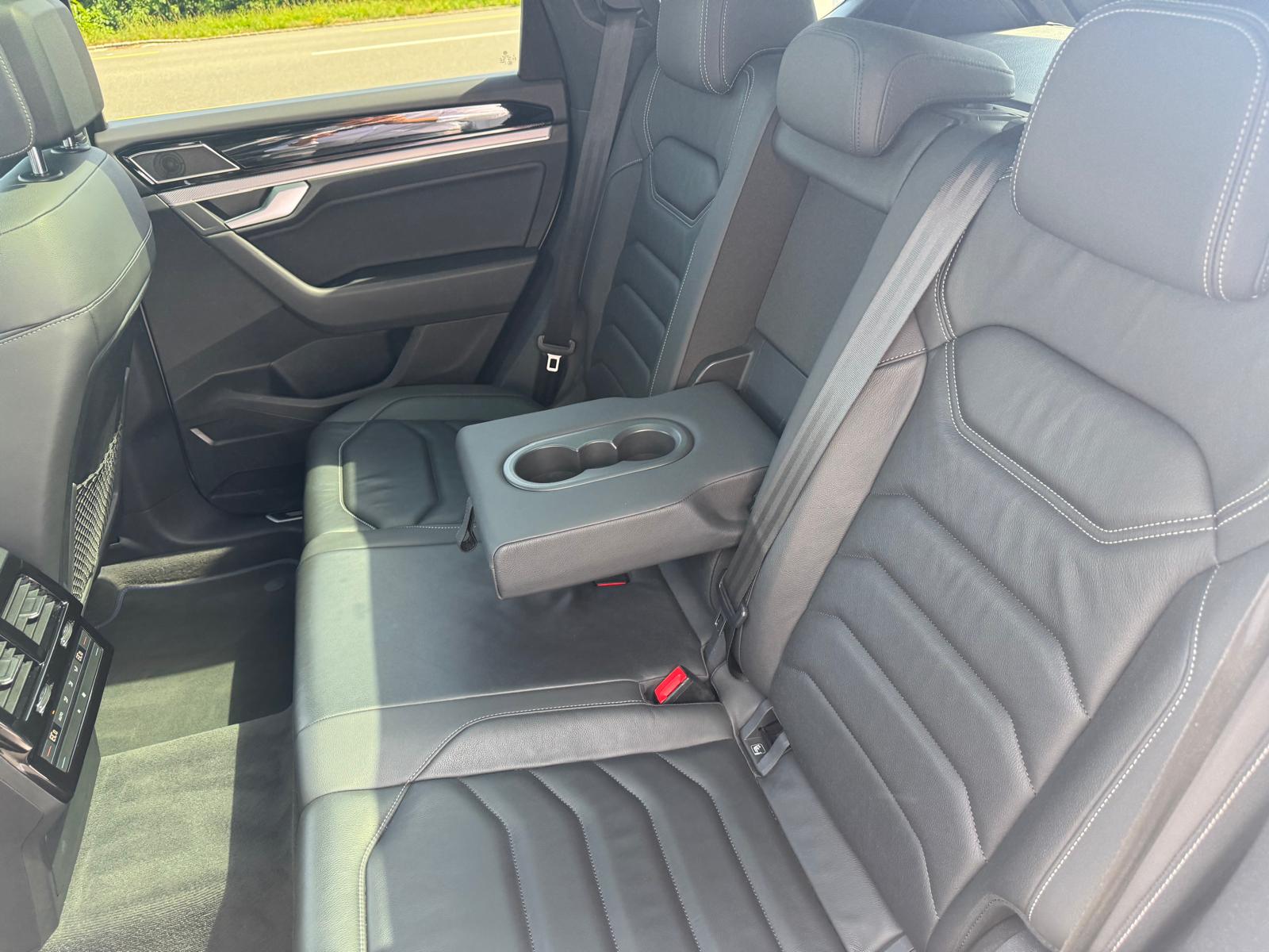 VW Touareg 3.0 TSI eHybrid R Tiptronic-image-7