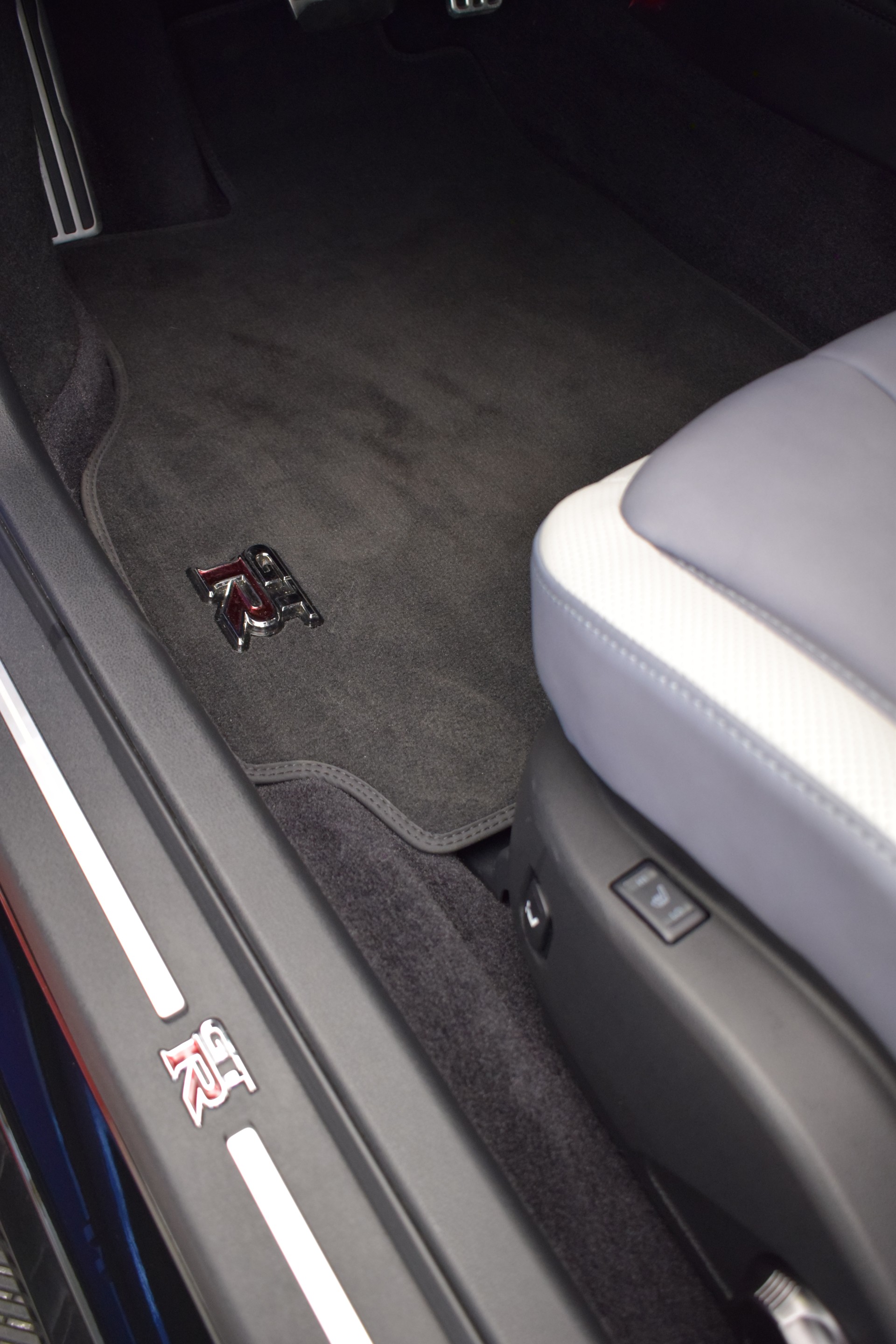 NISSAN GT-R 3.8 V6 Biturbo 50th Anniversary "Bayside Blue"-image-22