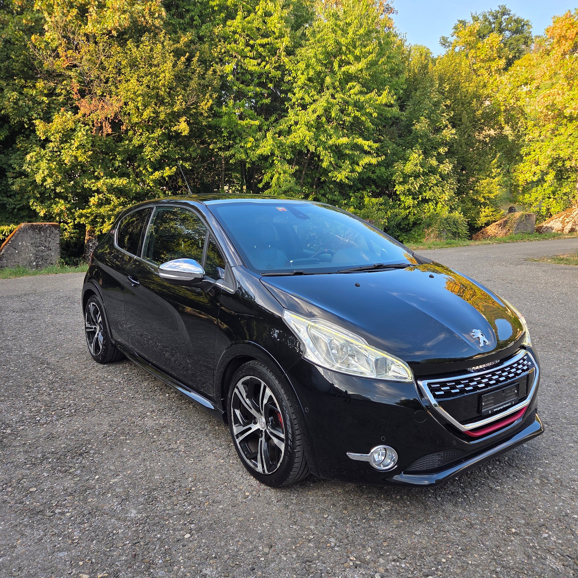 PEUGEOT 208 1.6 Turbo GTi-image-1
