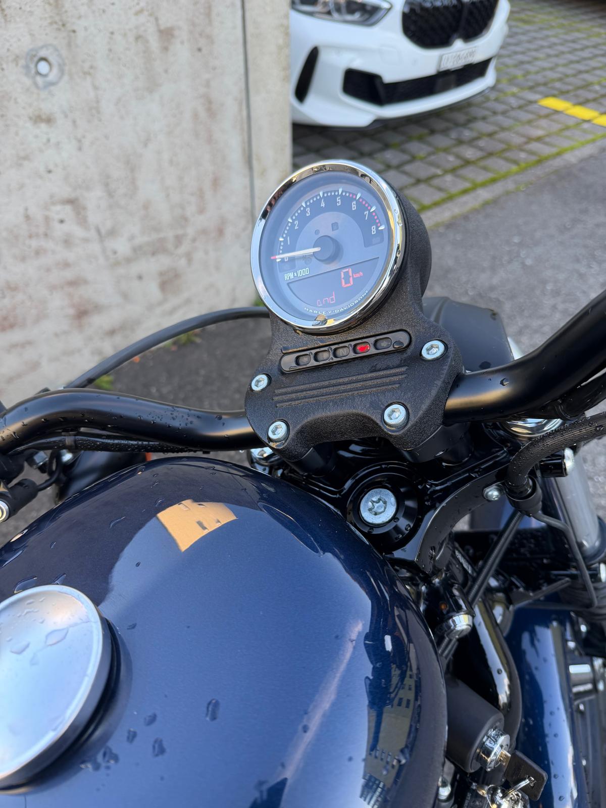 HARLEY-DAVIDSON XL 883 N Sportster Iron-image-4