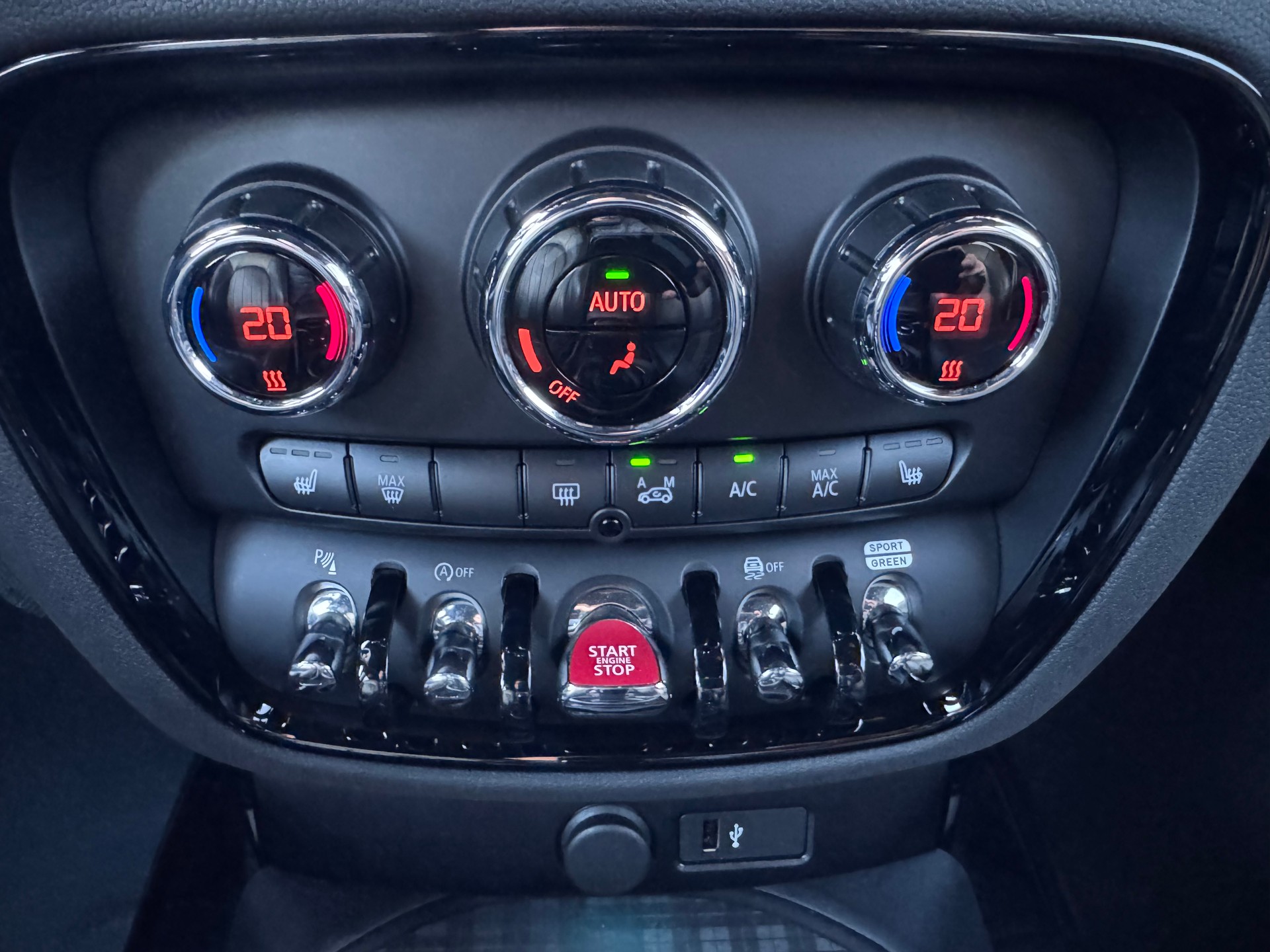 MINI Clubman Cooper S+4x4+Automat+LED+ACC+Navi+Bluetooth+Rückfahrkamera+18"Alu+Getönte Scheiben+Memory+Leder+Sitzheizung+-image-19