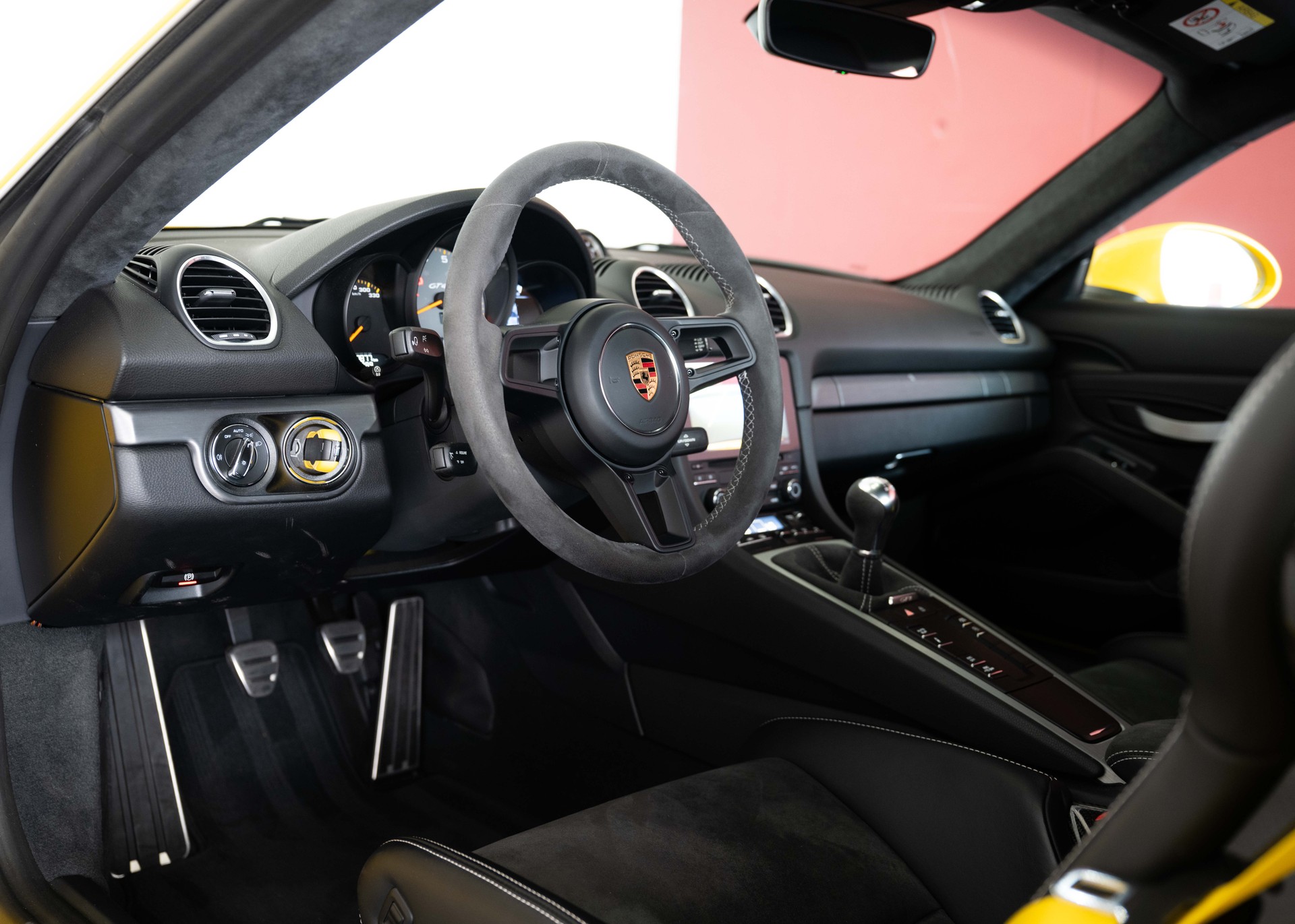 PORSCHE 718 Cayman GT4 (1st hand, Swiss car, fantastic condition, full Porsche history)-image-18