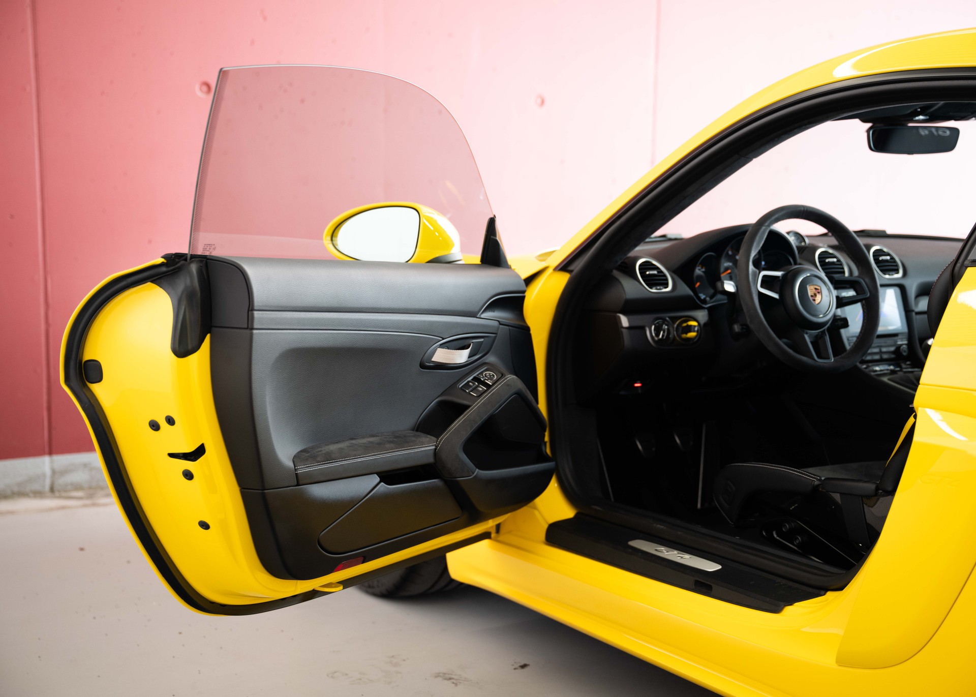 PORSCHE 718 Cayman GT4 (1st hand, Swiss car, fantastic condition, full Porsche history)-image-30