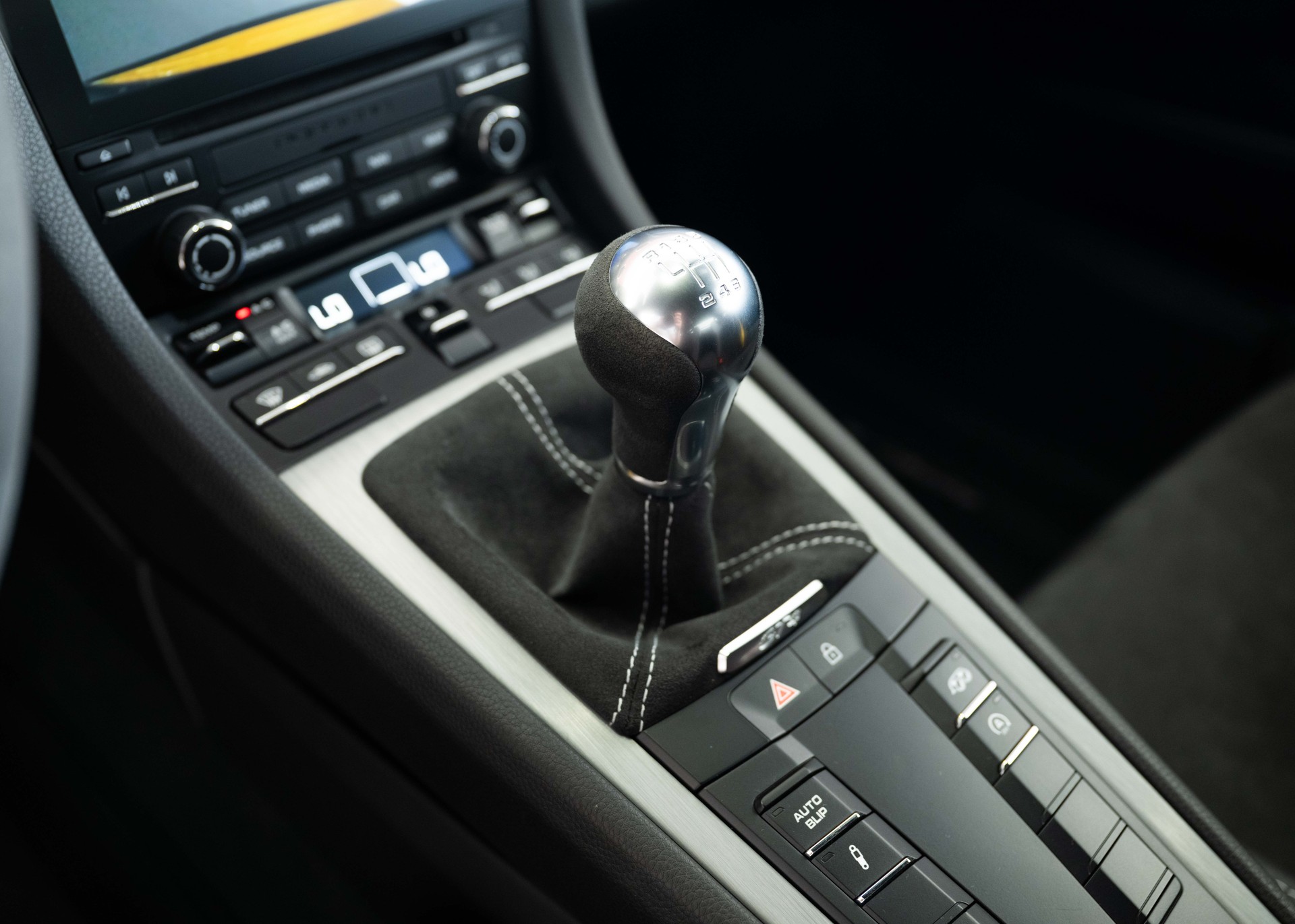 PORSCHE 718 Cayman GT4 (1st hand, Swiss car, fantastic condition, full Porsche history)-image-29