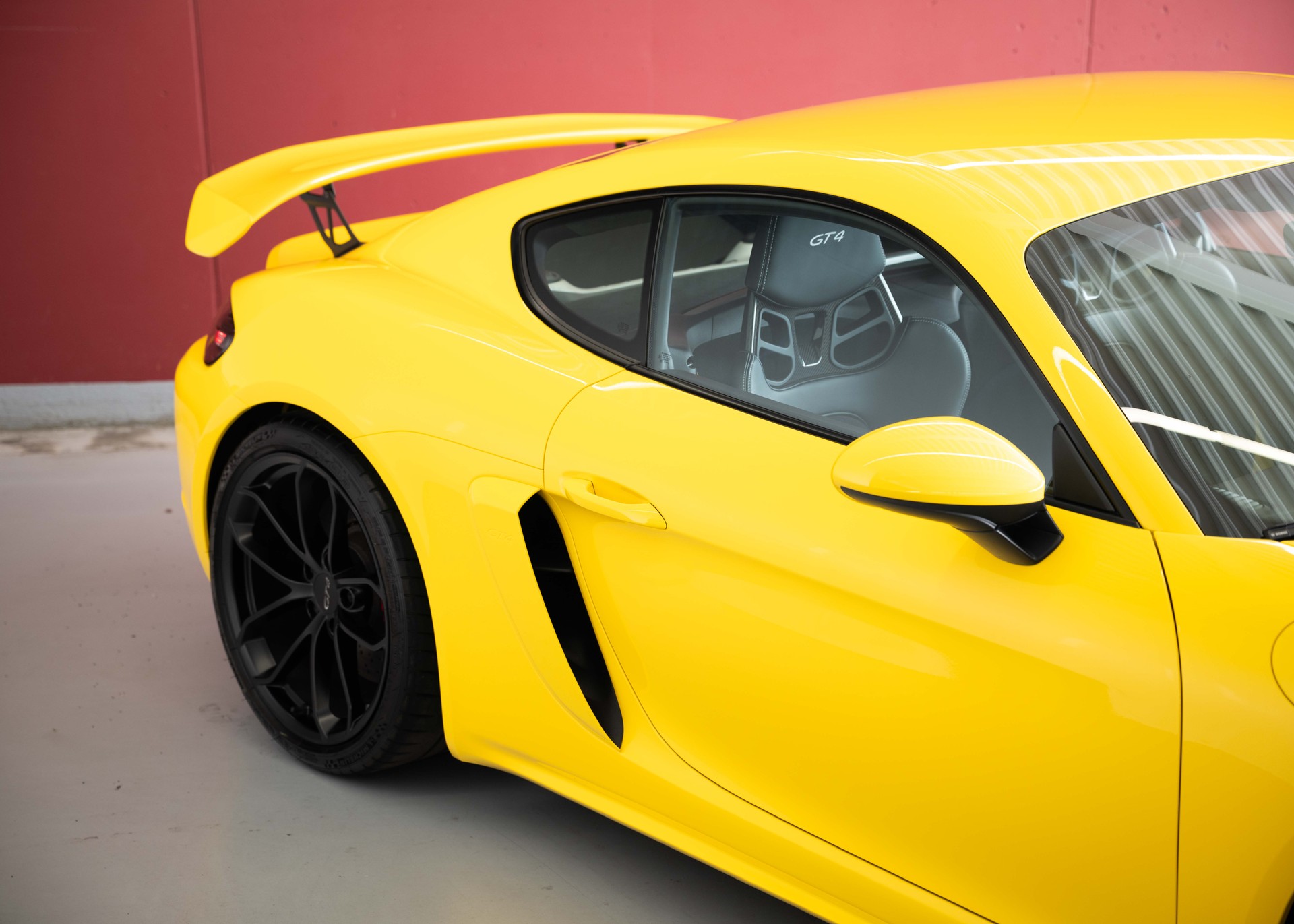 PORSCHE 718 Cayman GT4 (1st hand, Swiss car, fantastic condition, full Porsche history)-image-12