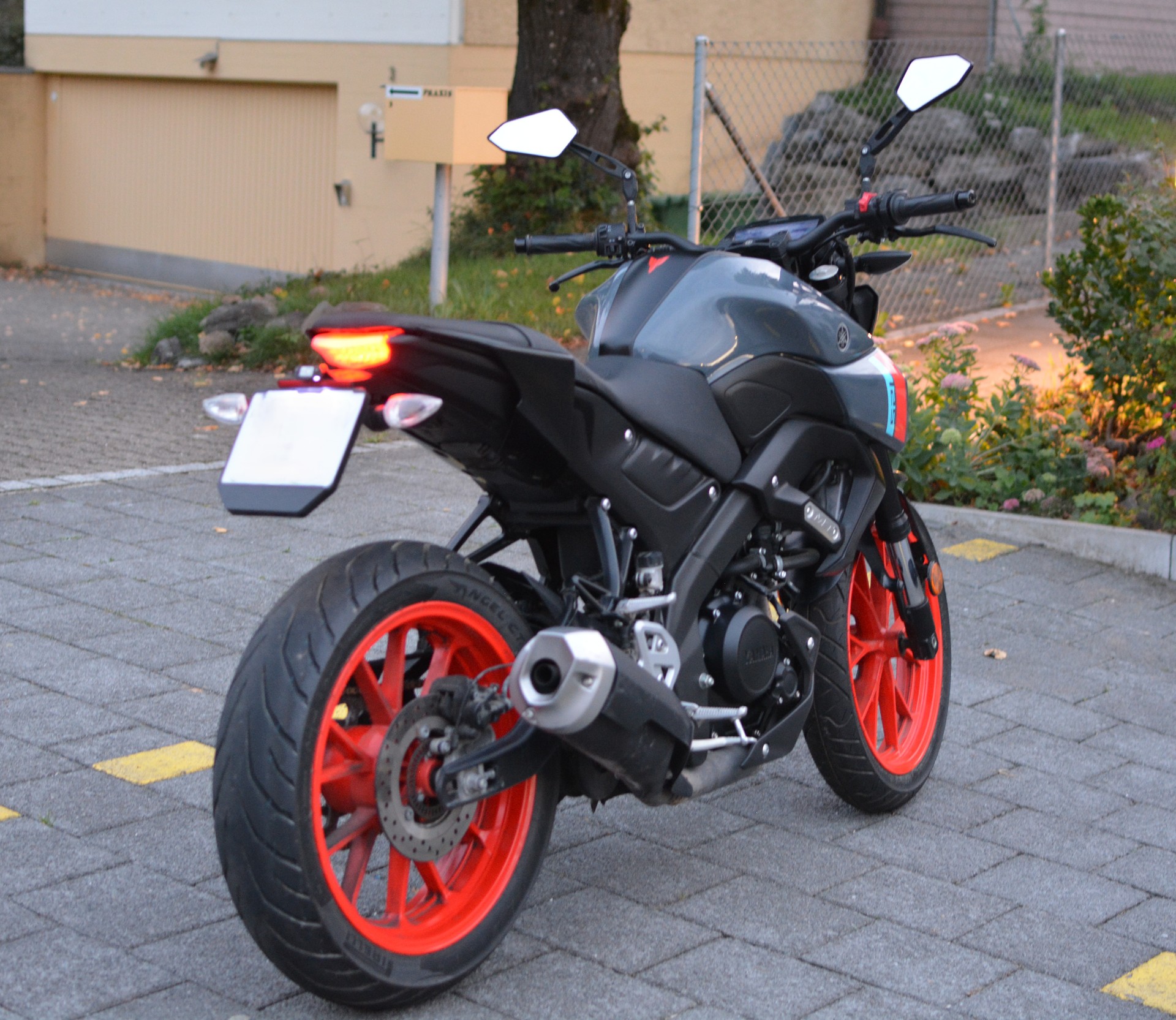 YAMAHA MT-125 ABS-image-2