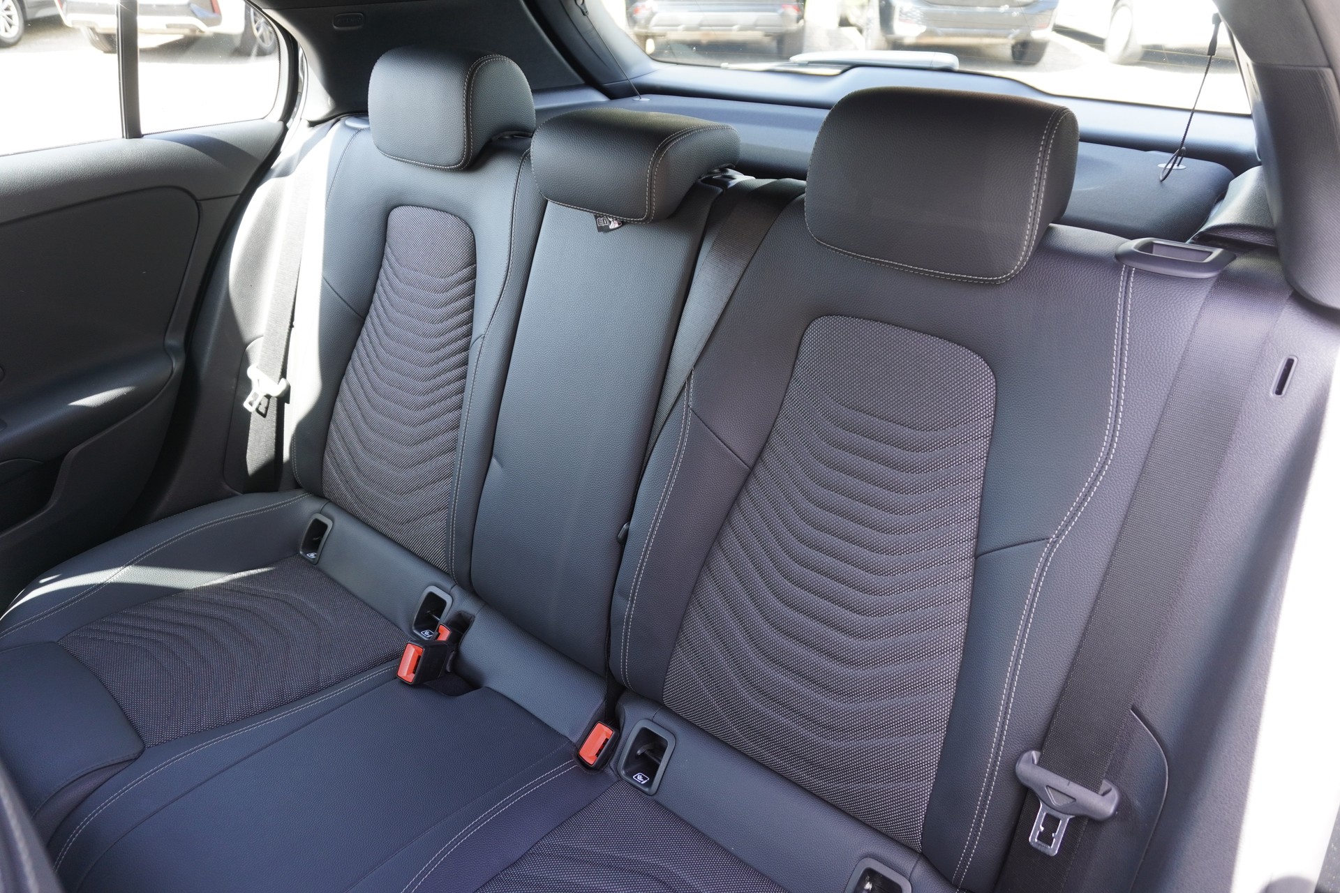 MERCEDES-BENZ A 200 7G-DCT-image-11