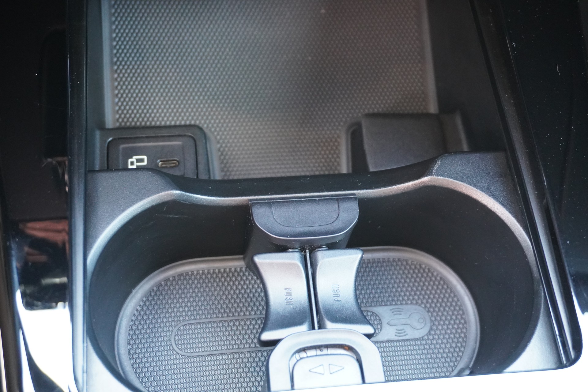 MERCEDES-BENZ A 200 7G-DCT-image-16