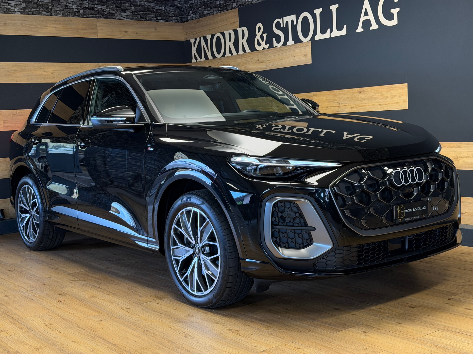 AUDI Q5 Sportback 40 TDI S line quattro S-tronic-showroom-element-1