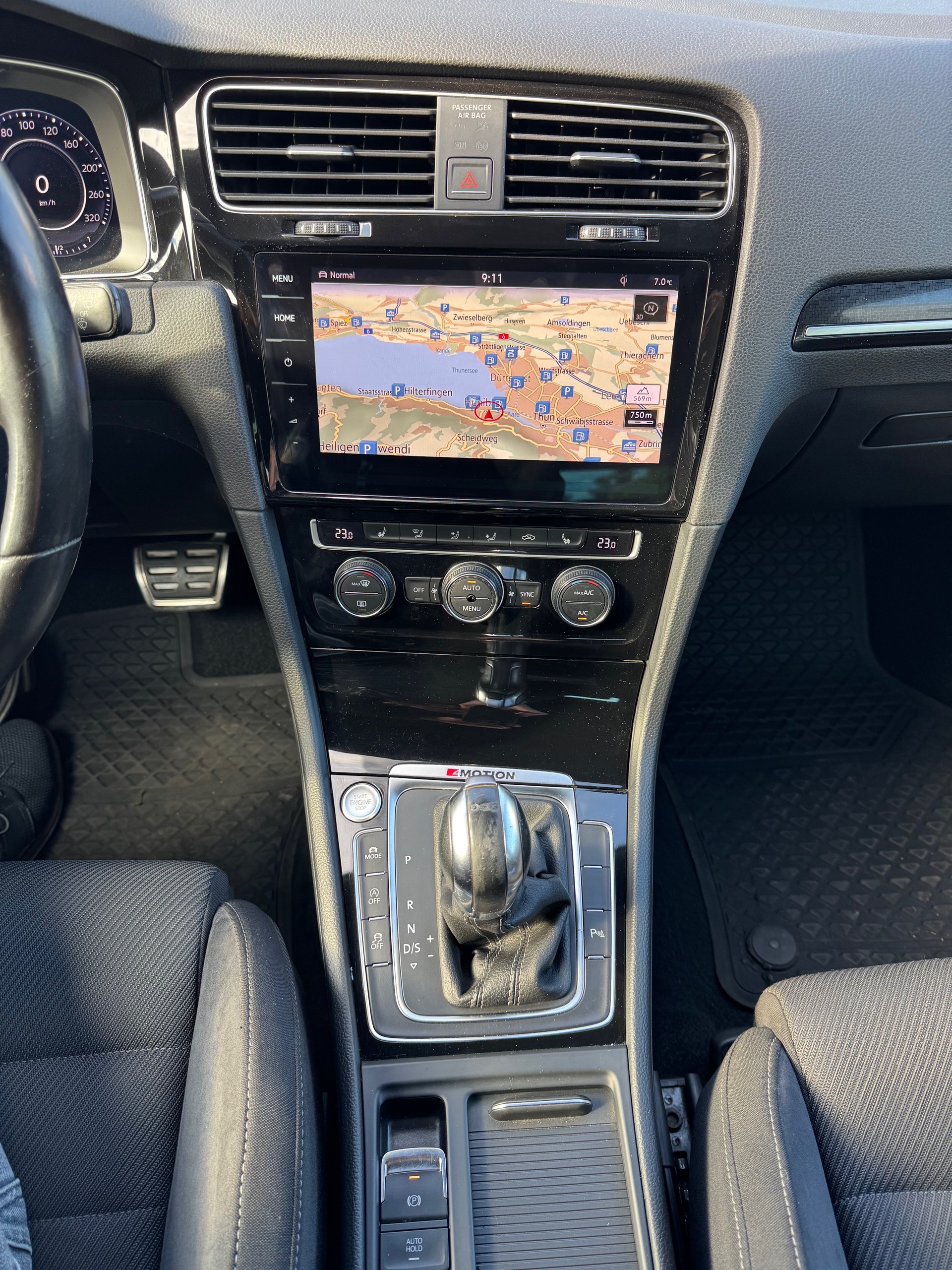 VW Golf 2.0 TSI R 4Motion DSG-image-16