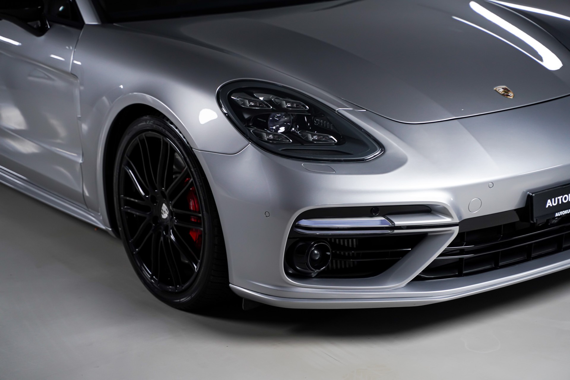 PORSCHE Panamera Turbo PDK-showroom-element-3