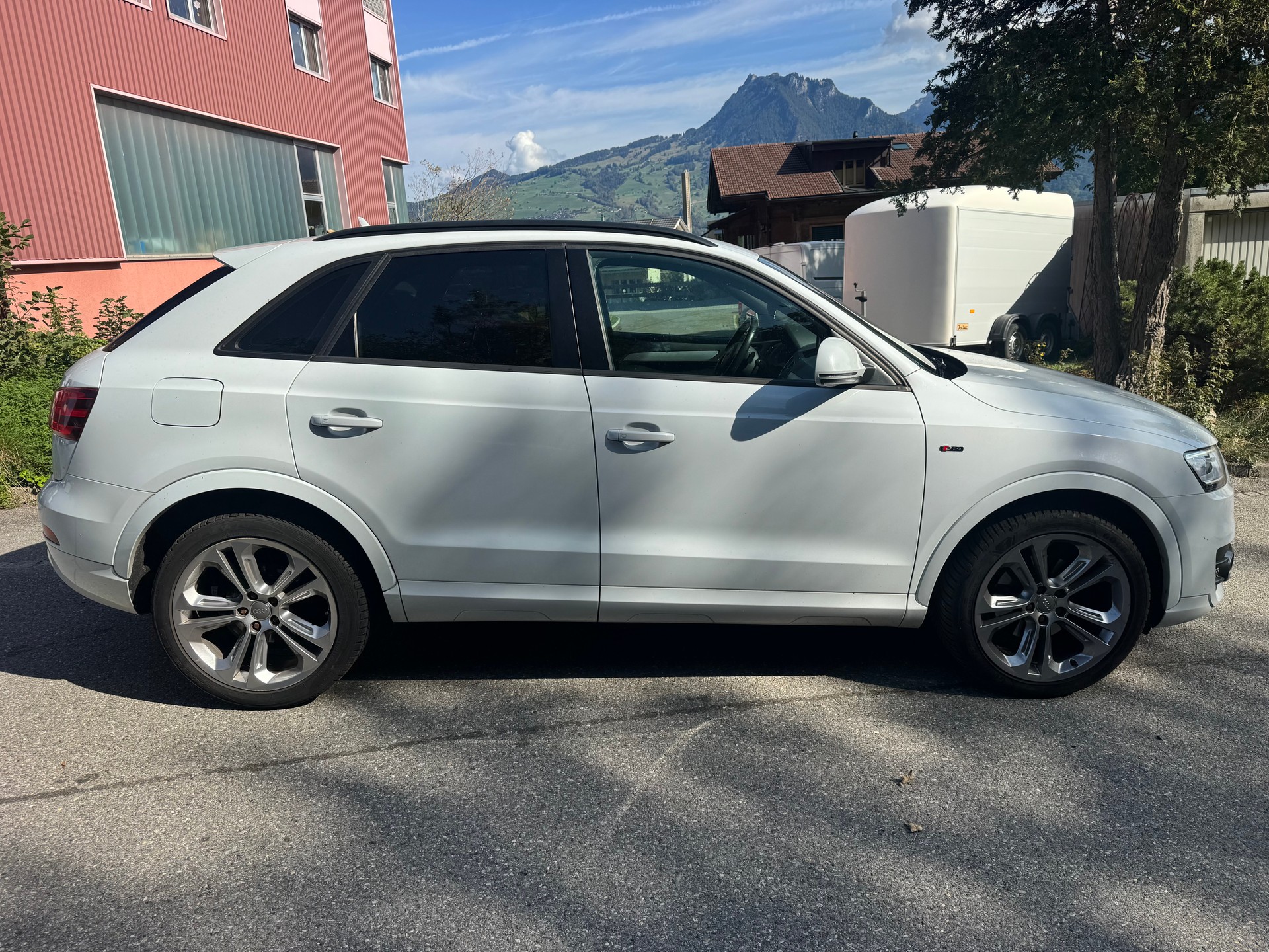 AUDI Q3 2.0 TFSI quattro-image-5