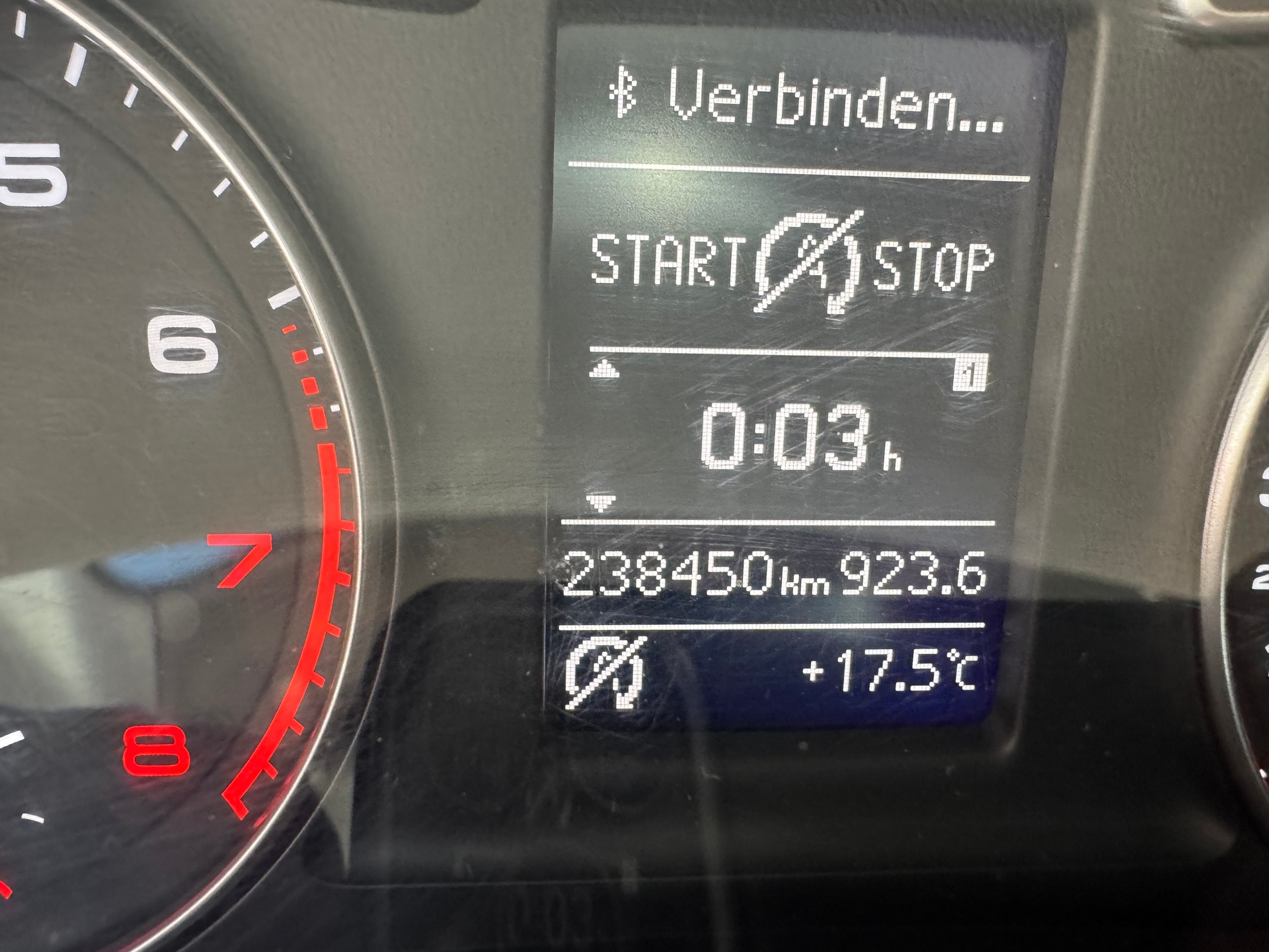 AUDI Q3 2.0 TFSI quattro-image-8