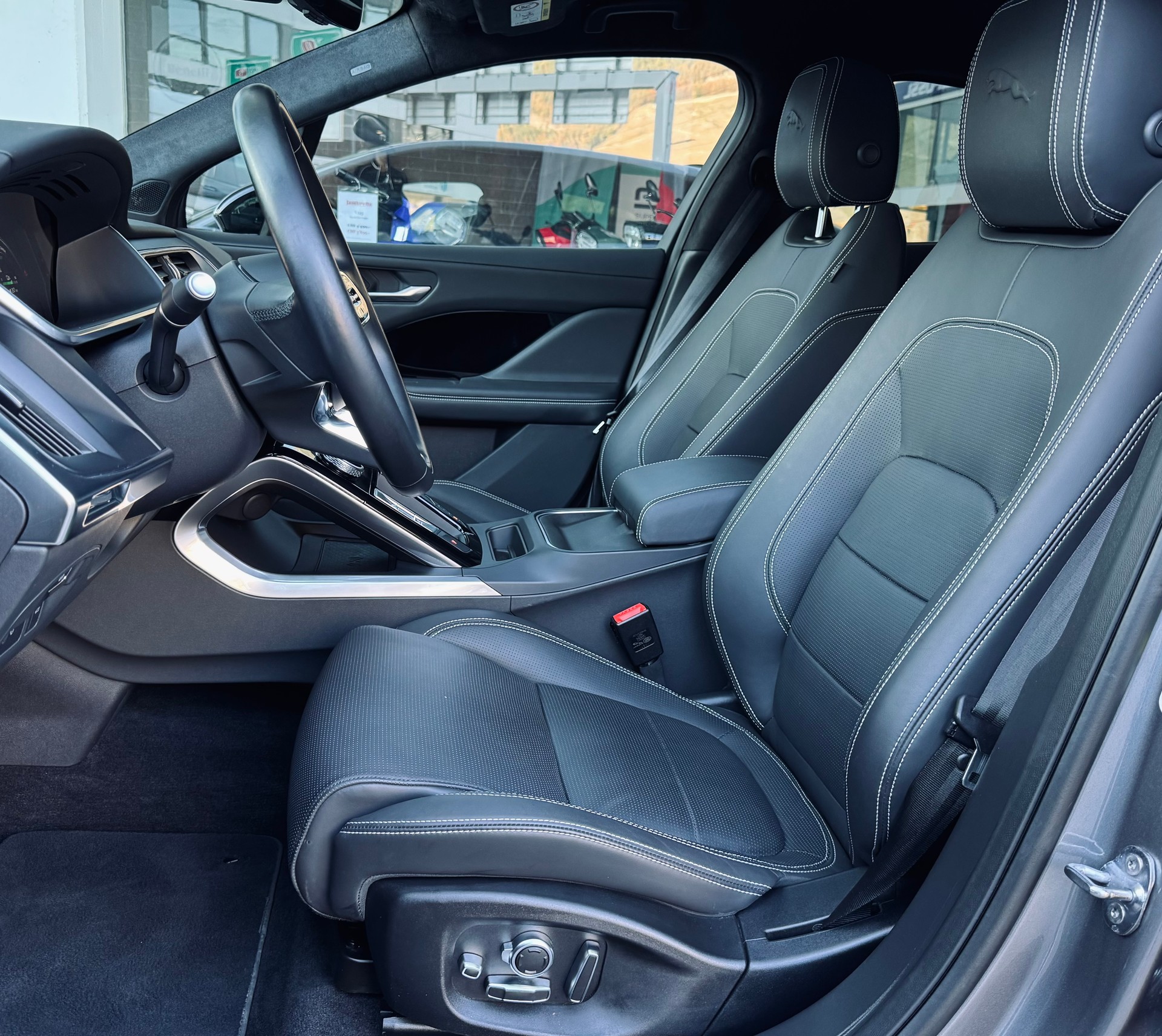JAGUAR I-Pace EV400 90kW/h R-Dynamic HSE-image-7