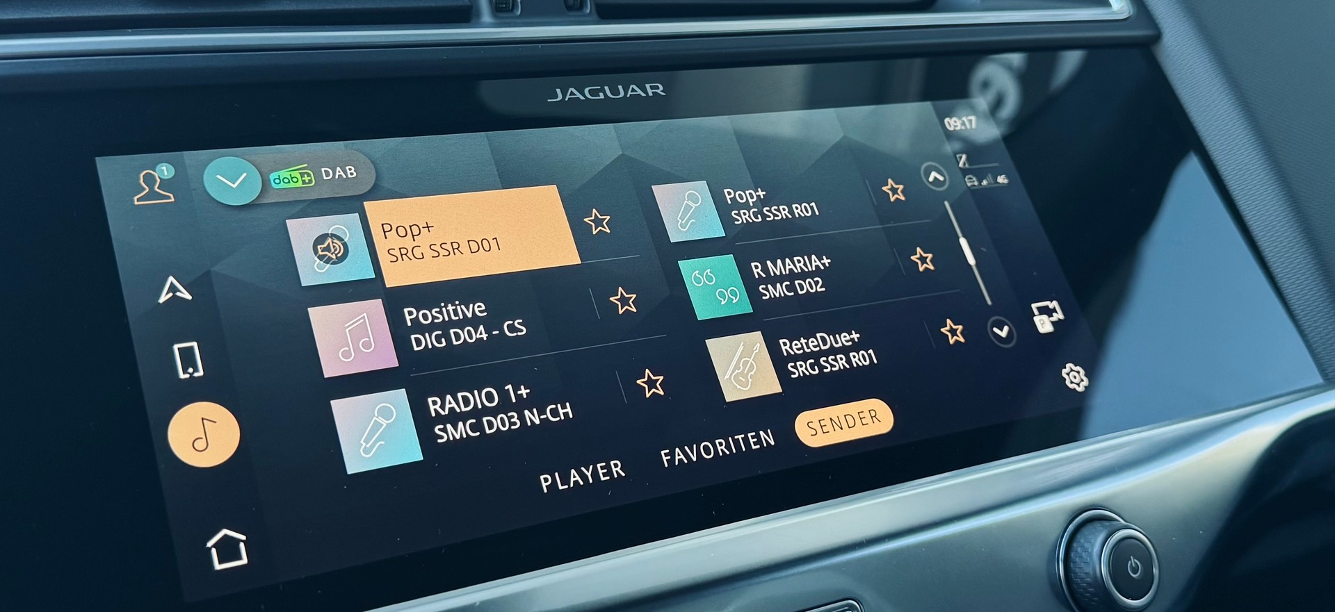 JAGUAR I-Pace EV400 90kW/h R-Dynamic HSE-image-18