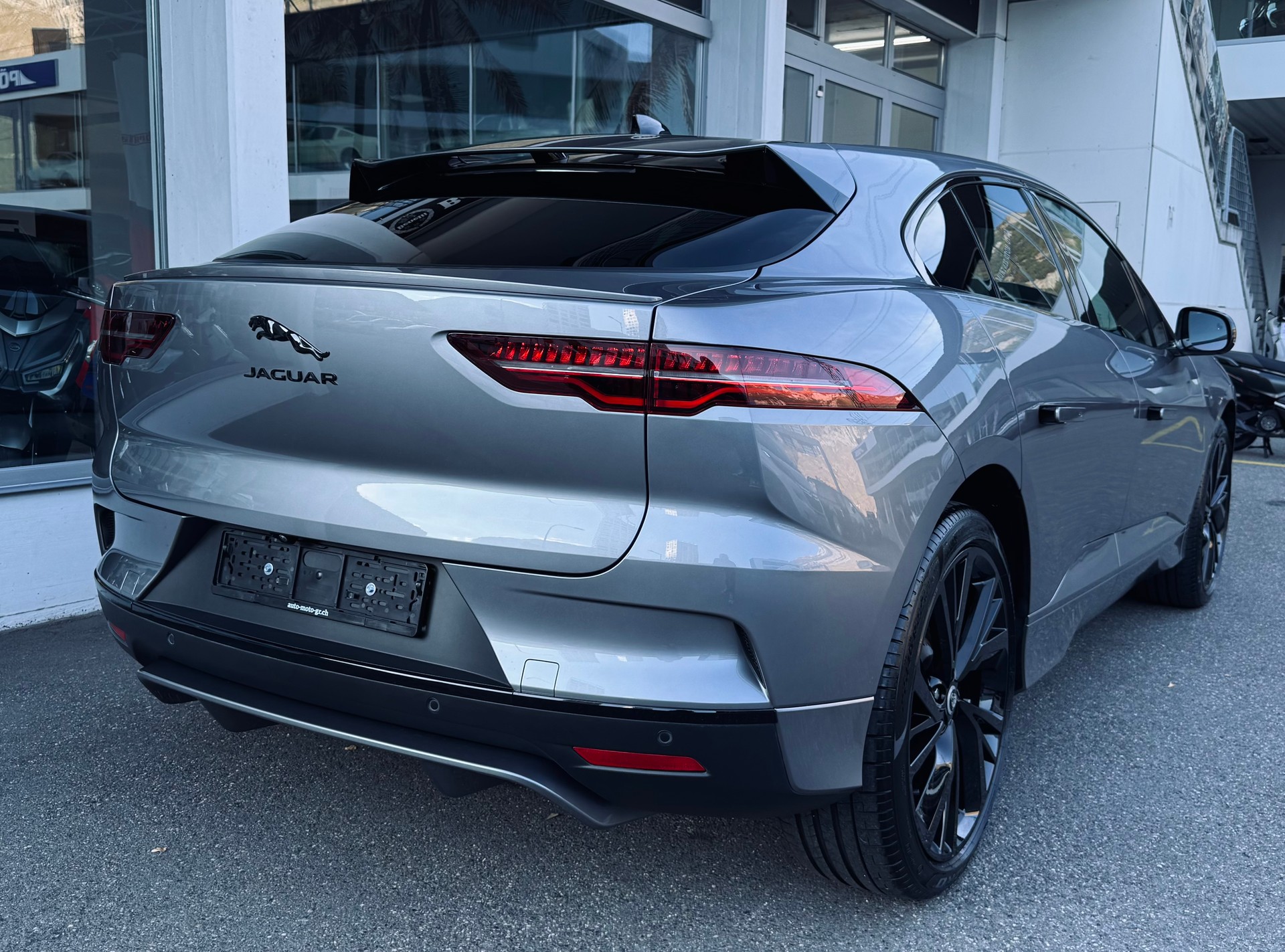 JAGUAR I-Pace EV400 90kW/h R-Dynamic HSE-image-4