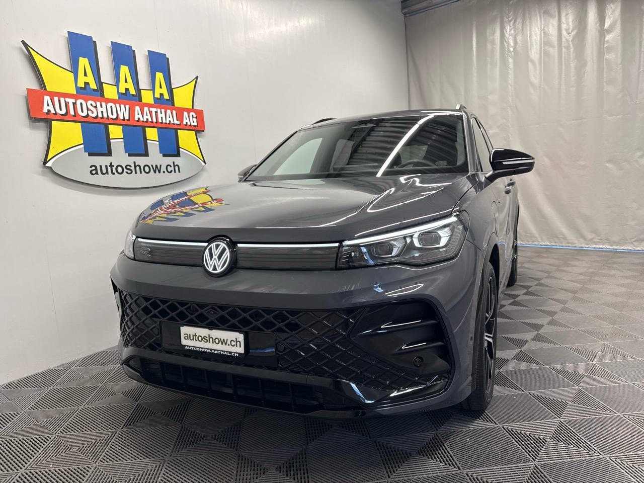 VW Tiguan 1.5 TSI PHEV R-Line Black Style-image-17