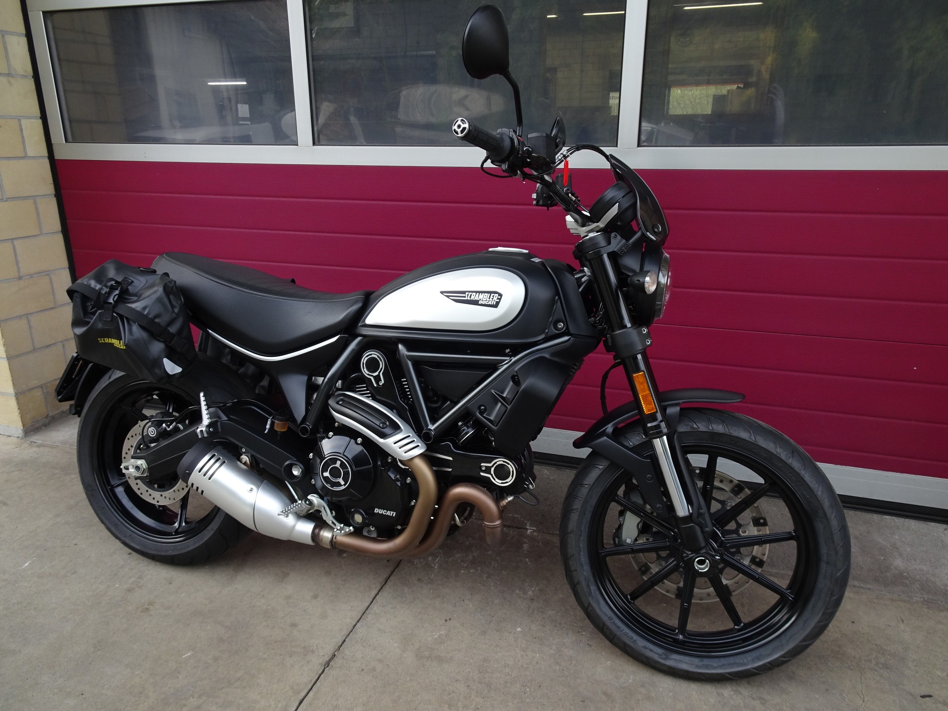 DUCATI Scrambler 803 Icon Dark-image-2