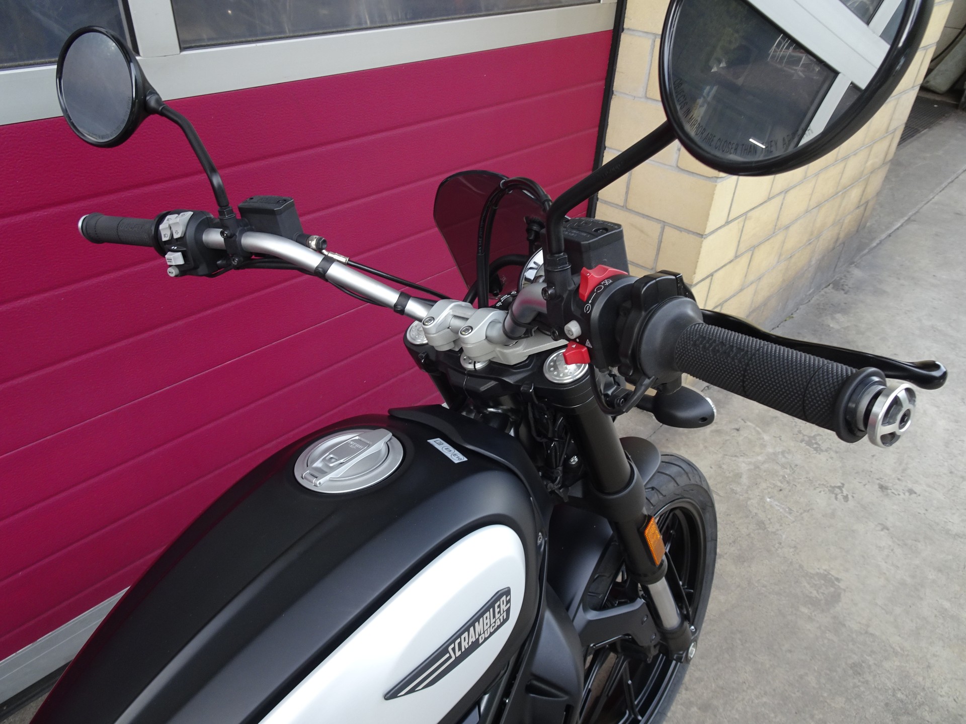 DUCATI Scrambler 803 Icon Dark-image-4