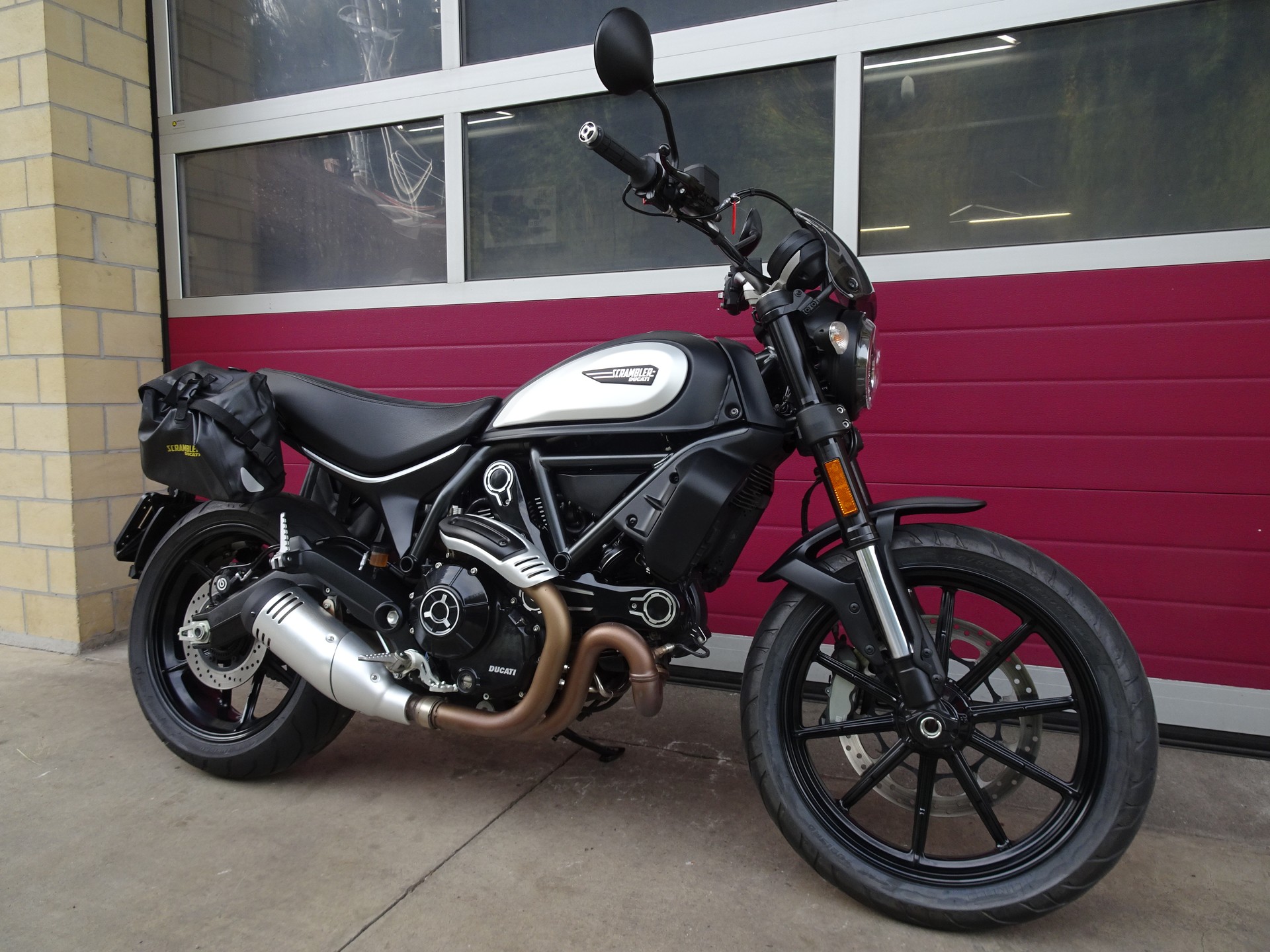 DUCATI Scrambler 803 Icon Dark-image-10