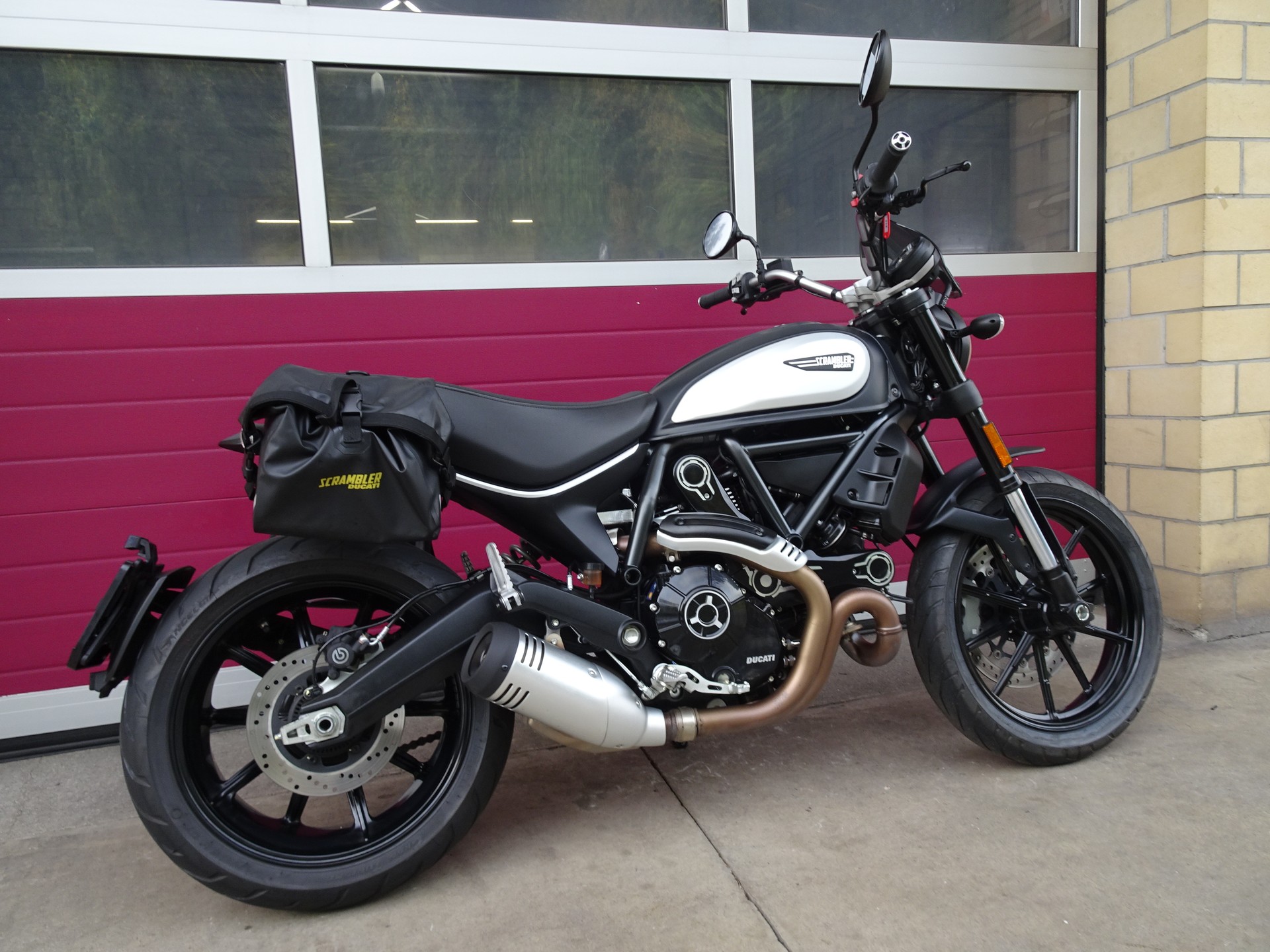 DUCATI Scrambler 803 Icon Dark-image-8
