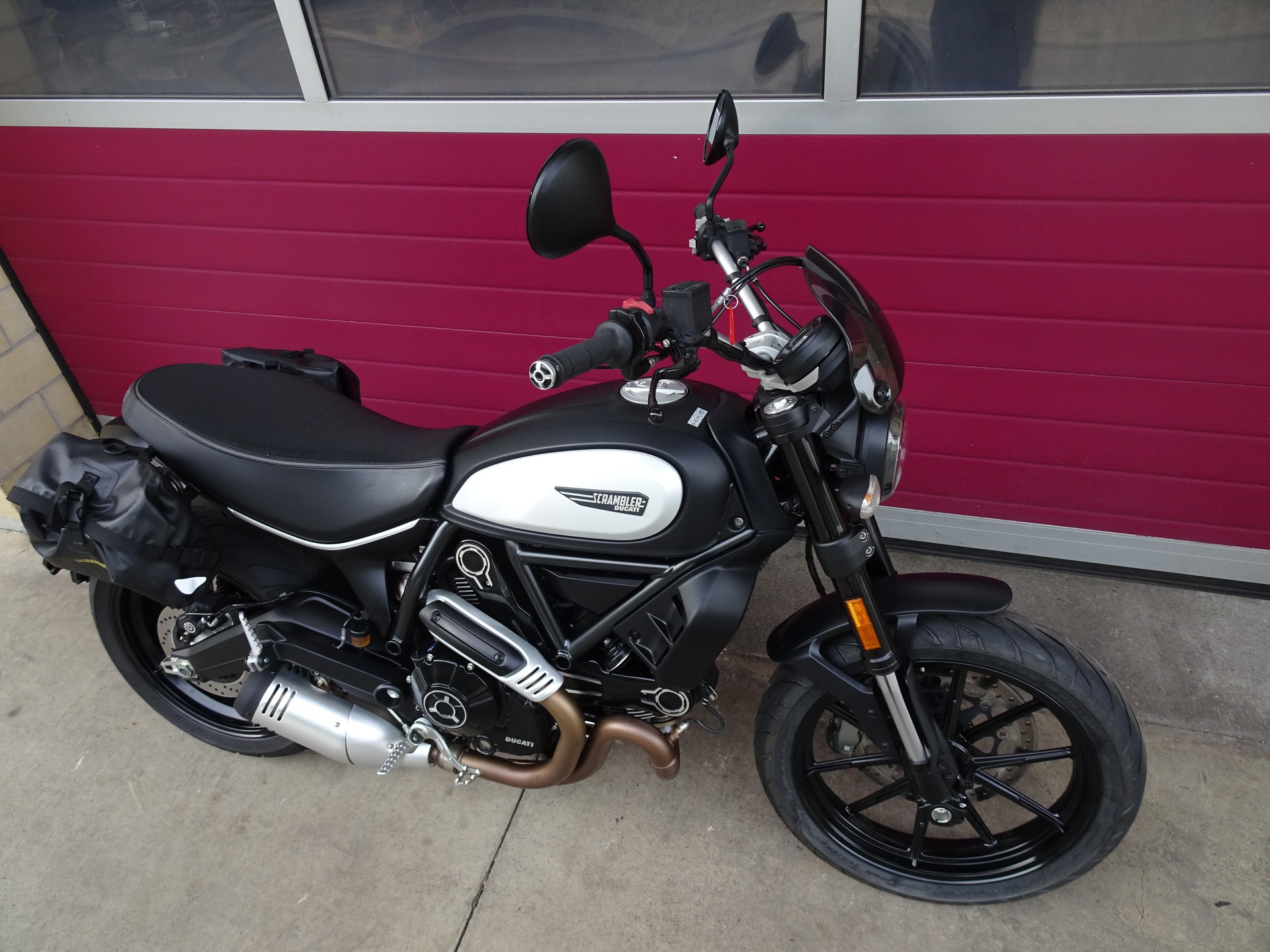 DUCATI Scrambler 803 Icon Dark-image-15