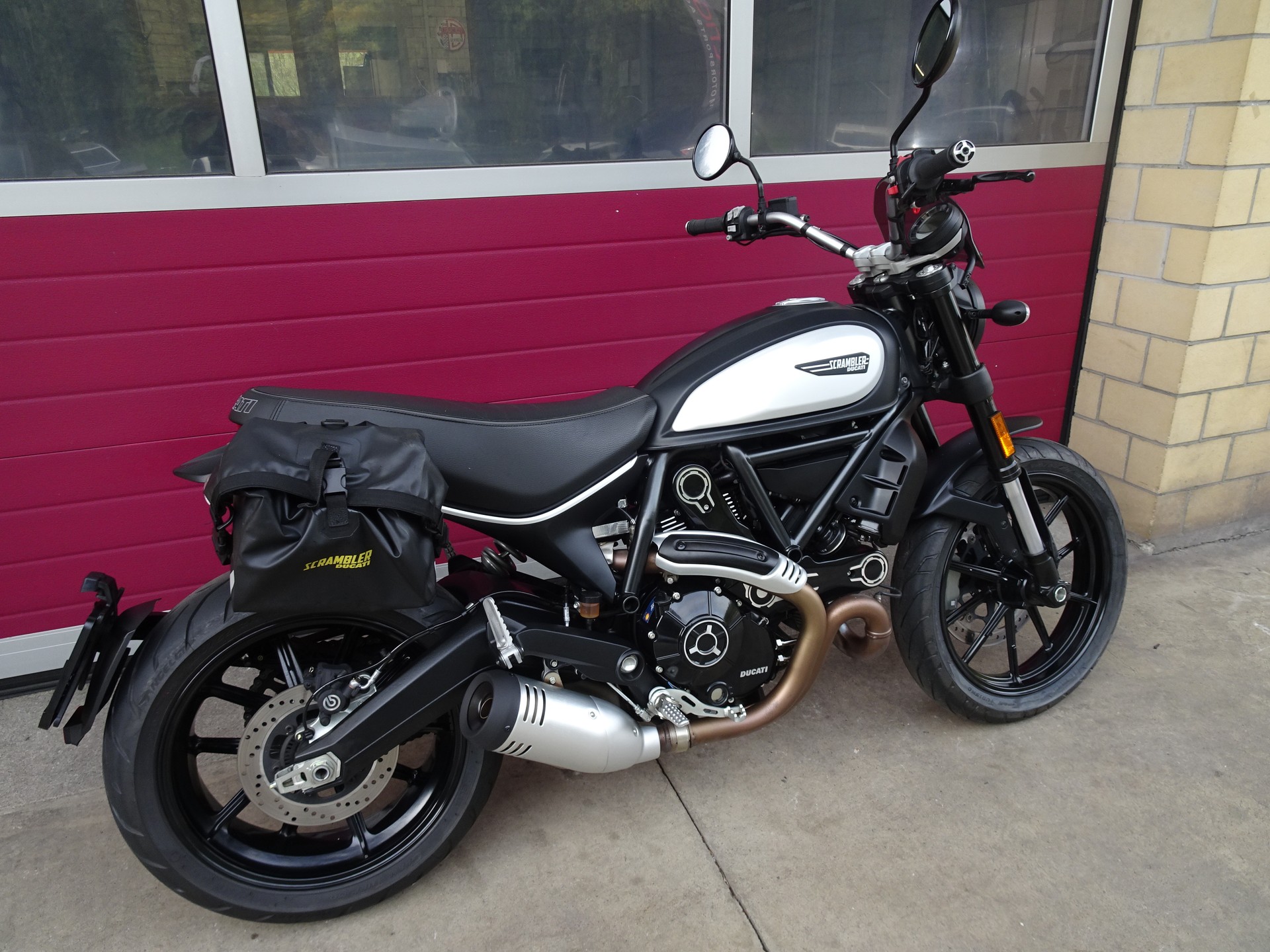 DUCATI Scrambler 803 Icon Dark-image-3