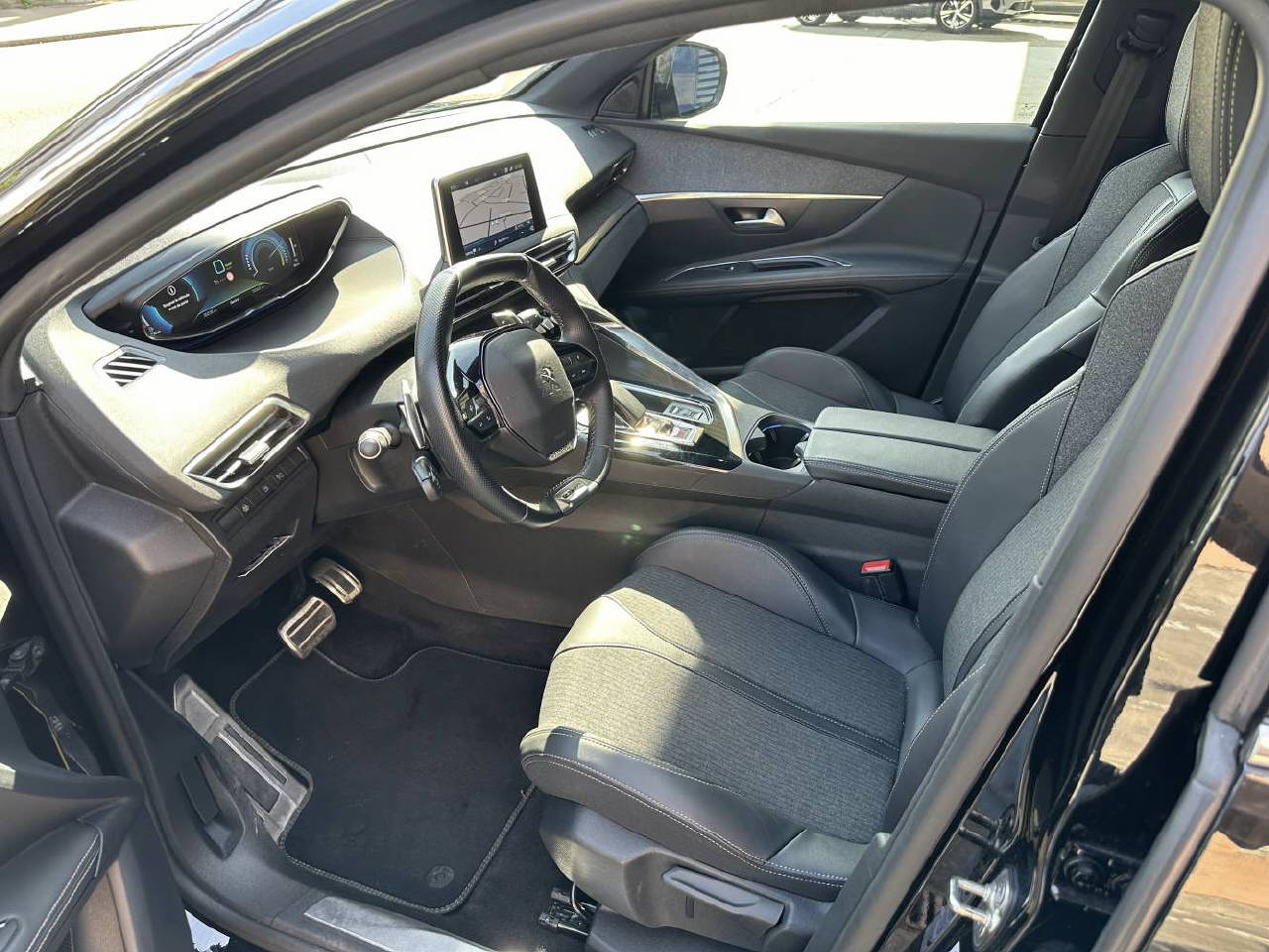 PEUGEOT 3008 1.6 Plug-in Hybrid GT-image-9
