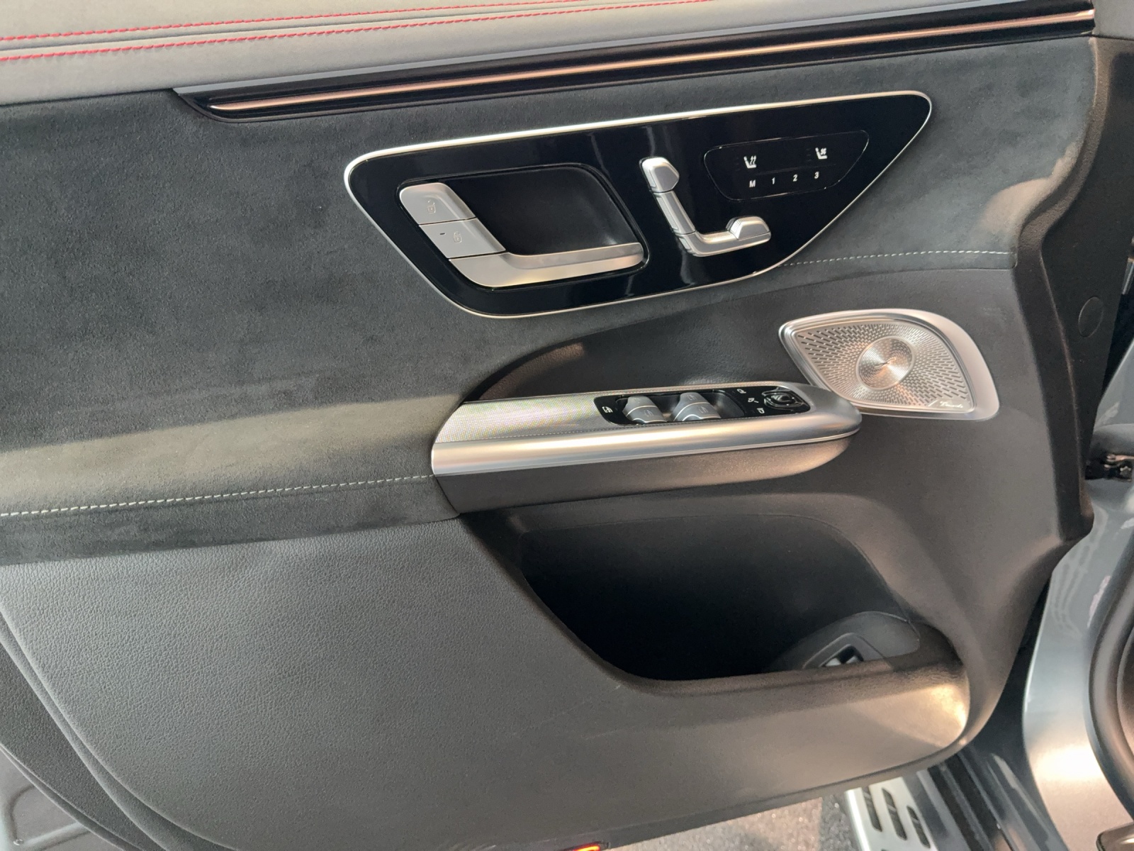 MERCEDES-BENZ EQE SUV AMG 43 4 Matic-image-11