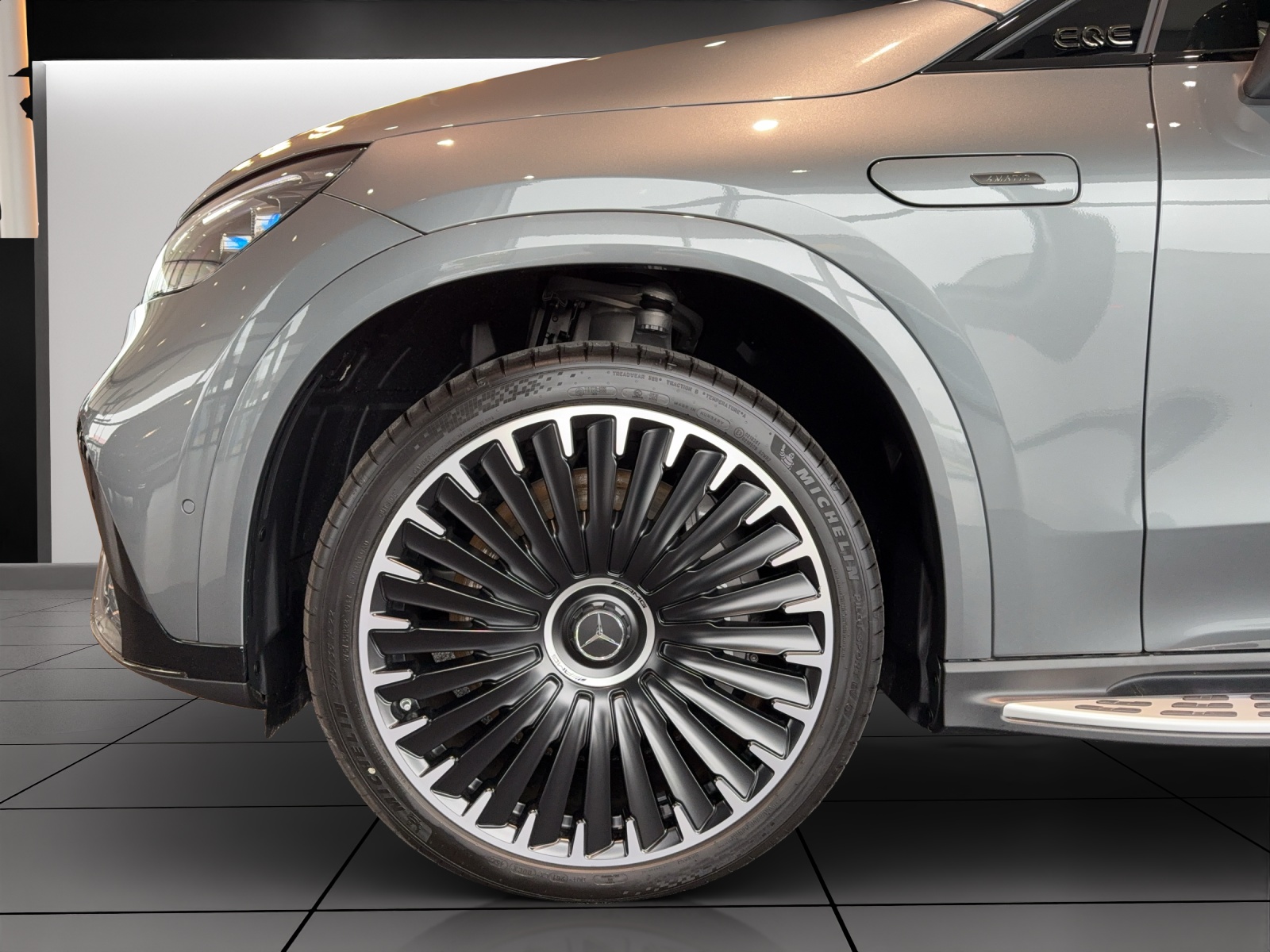 MERCEDES-BENZ EQE SUV AMG 43 4 Matic-image-4