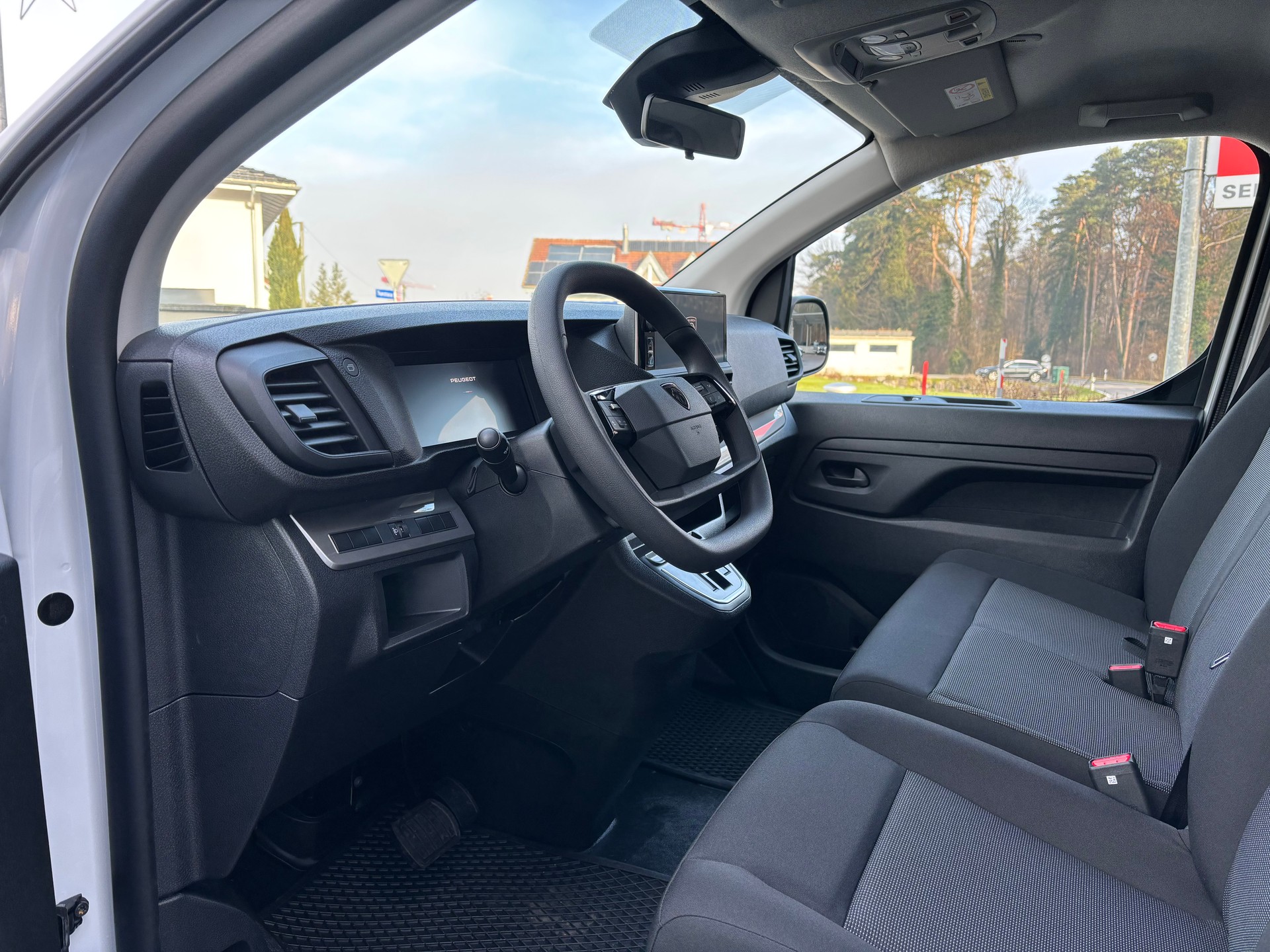 PEUGEOT Expert NEW BHDi 145 S&S Standard EAT8-image-9