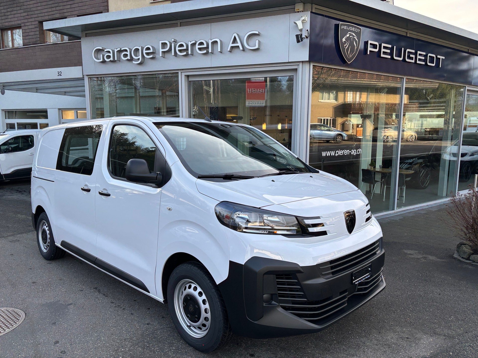 PEUGEOT Expert NEW BHDi 145 S&S Standard EAT8