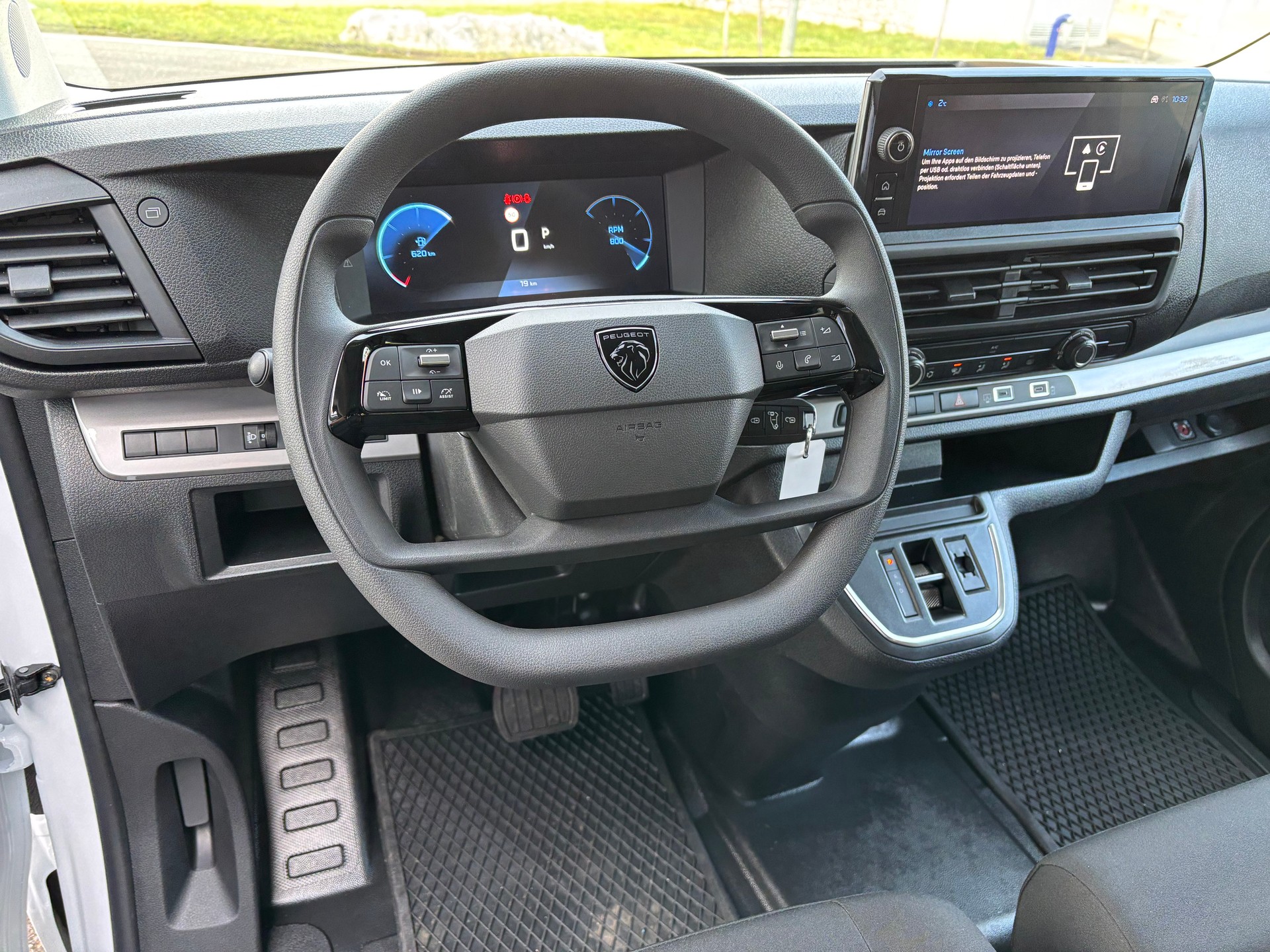 PEUGEOT Expert NEW BHDi 145 S&S Standard EAT8-image-12