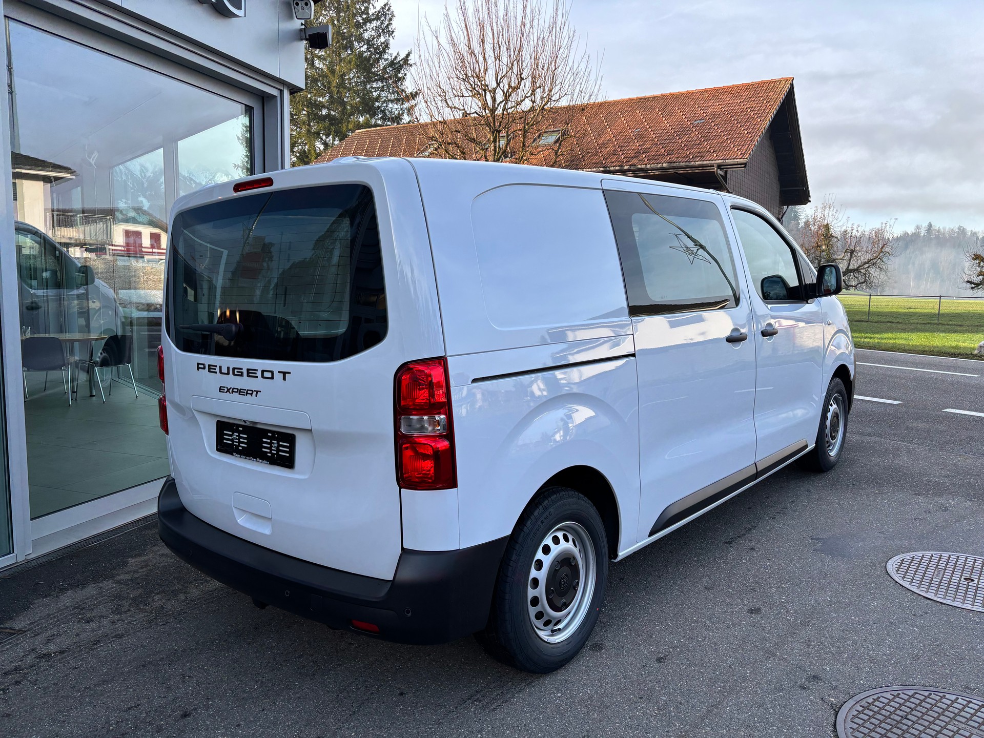 PEUGEOT Expert NEW BHDi 145 S&S Standard EAT8-image-3