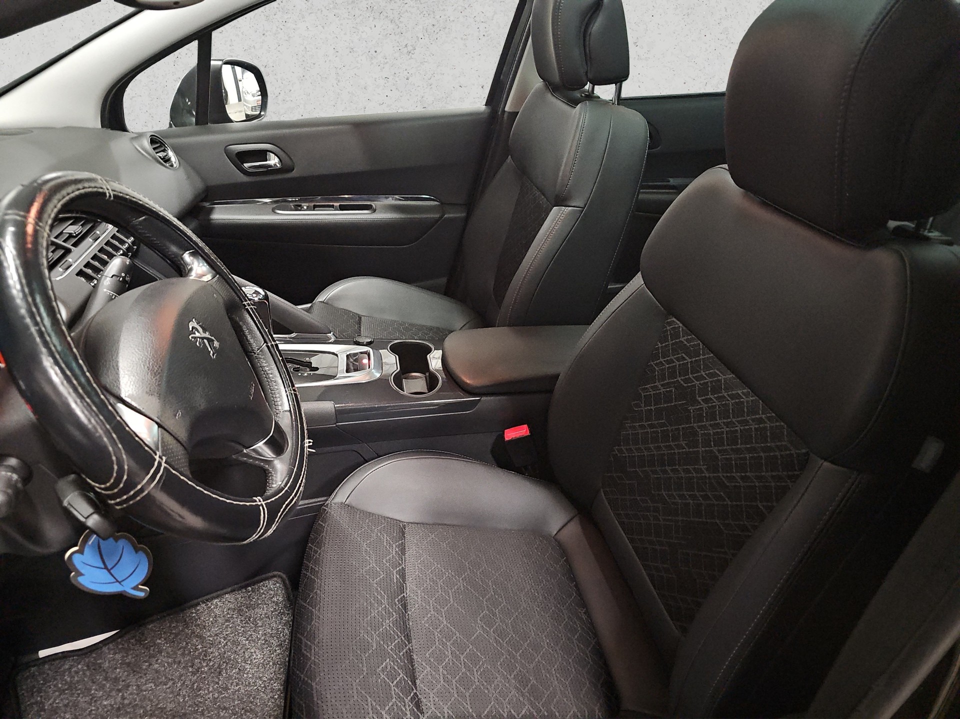 PEUGEOT 3008 1.6 16V T Allure Tiptronic-image-8