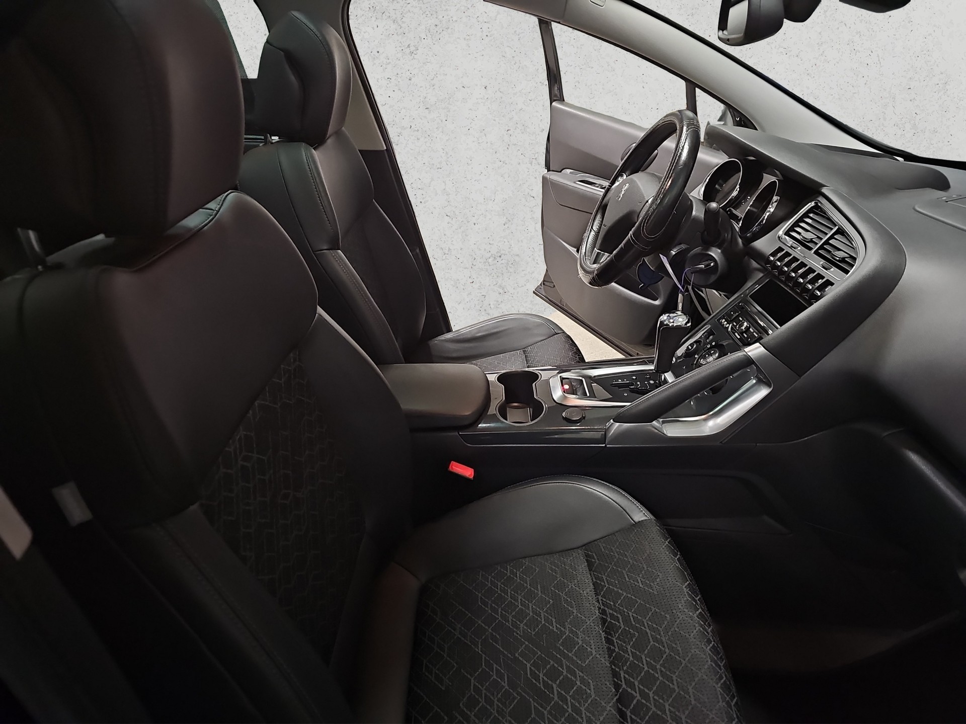 PEUGEOT 3008 1.6 16V T Allure Tiptronic-image-4