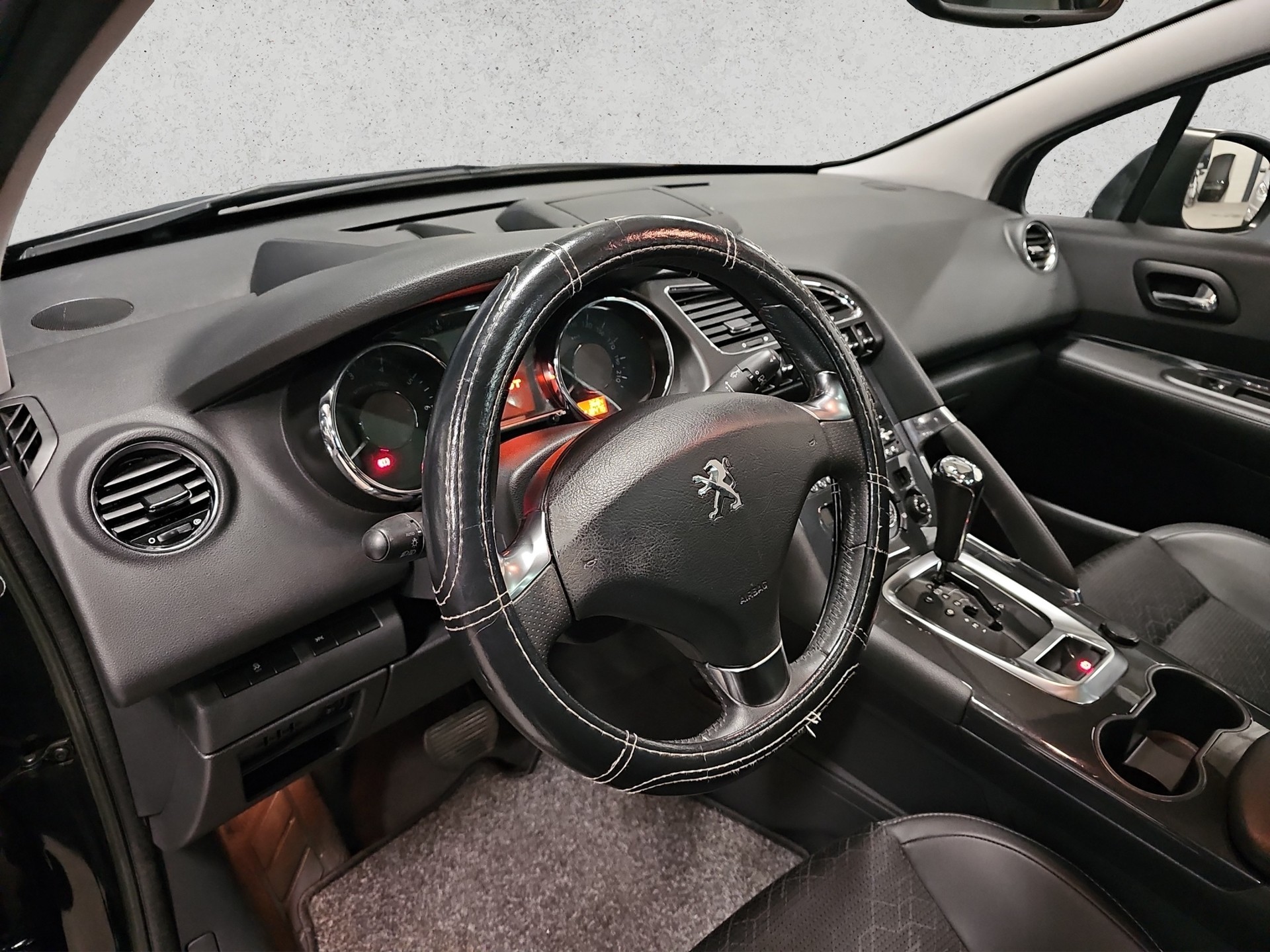 PEUGEOT 3008 1.6 16V T Allure Tiptronic-image-7