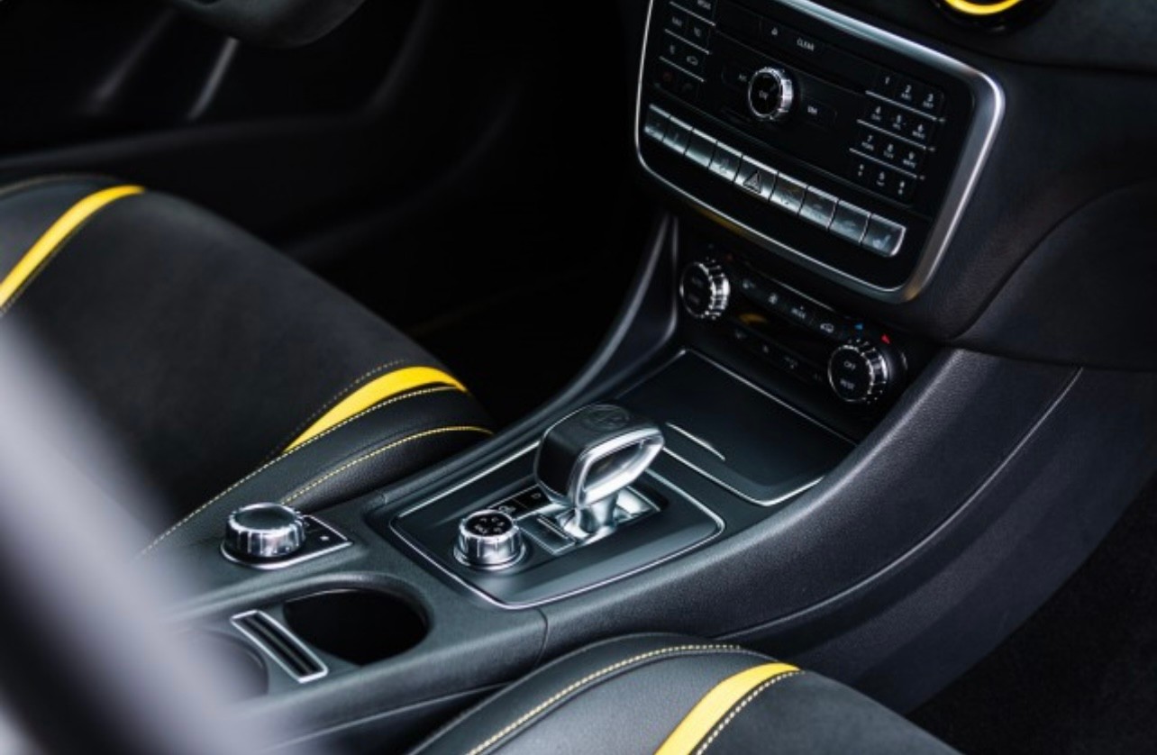 MERCEDES-BENZ A 45 AMG Yellow Night Edition 4Matic 7G-DCT-image-11