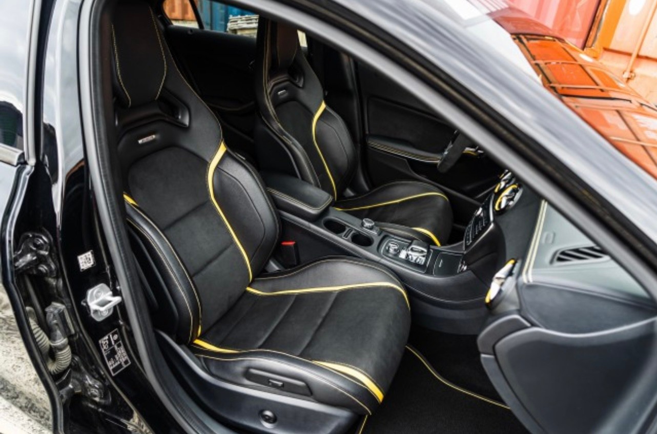 MERCEDES-BENZ A 45 AMG Yellow Night Edition 4Matic 7G-DCT-image-5