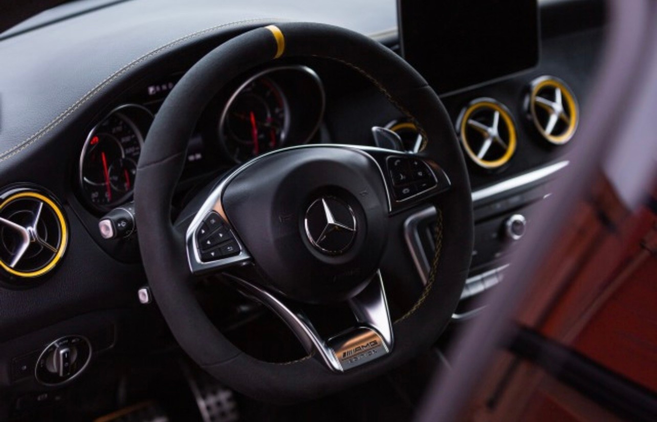 MERCEDES-BENZ A 45 AMG Yellow Night Edition 4Matic 7G-DCT-image-8