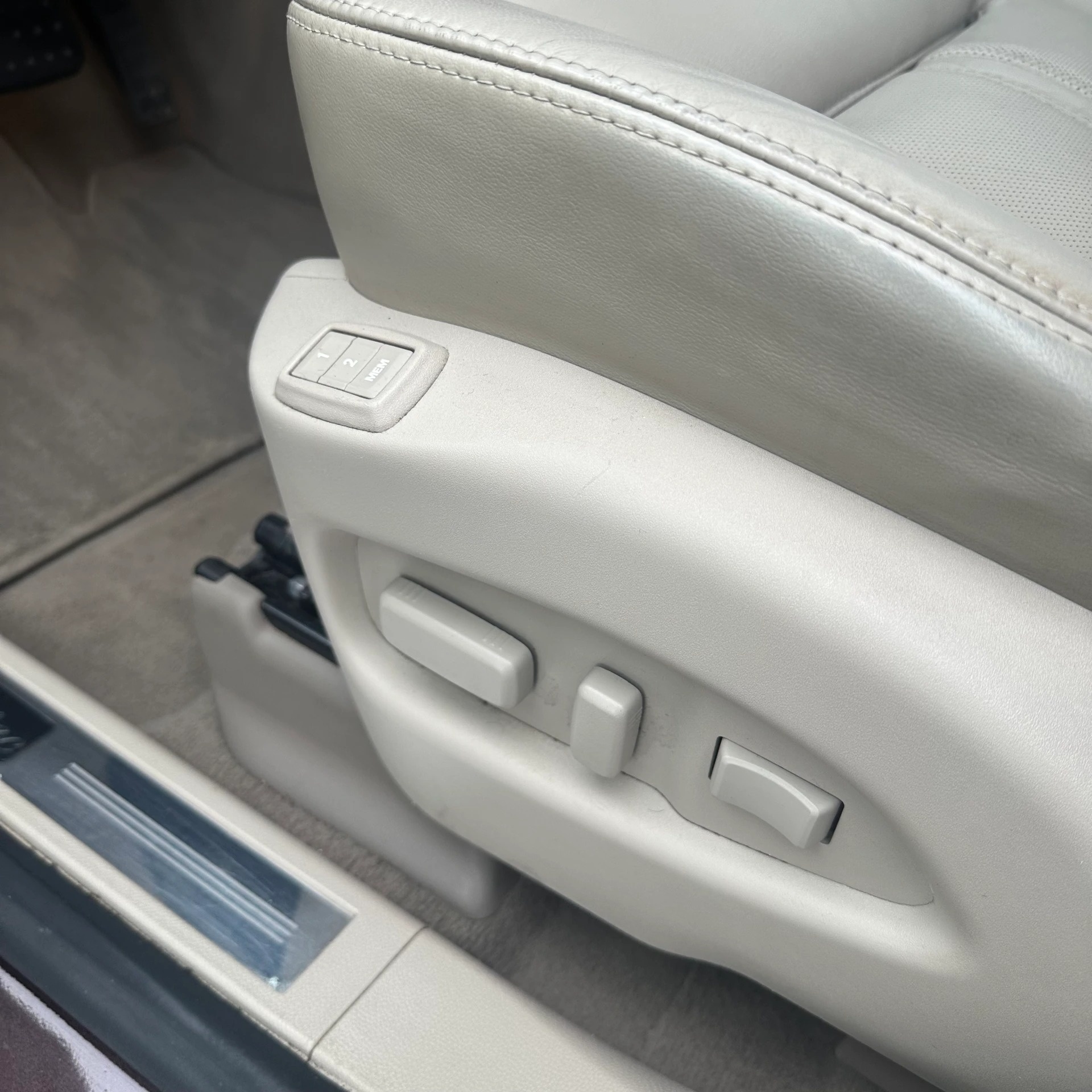 CADILLAC SRX 3.6 V6 Premium 4WD Automatic-image-9