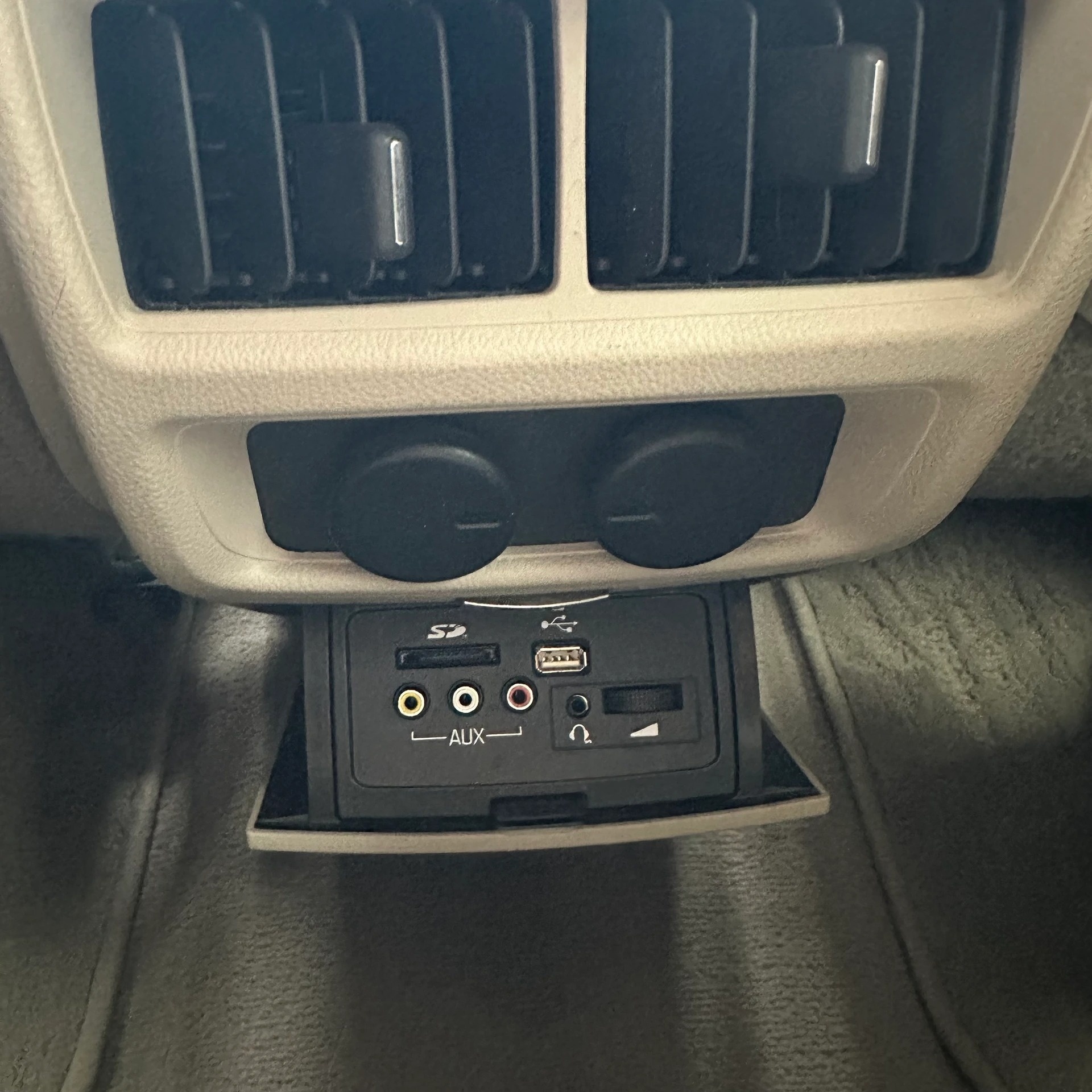CADILLAC SRX 3.6 V6 Premium 4WD Automatic-image-28
