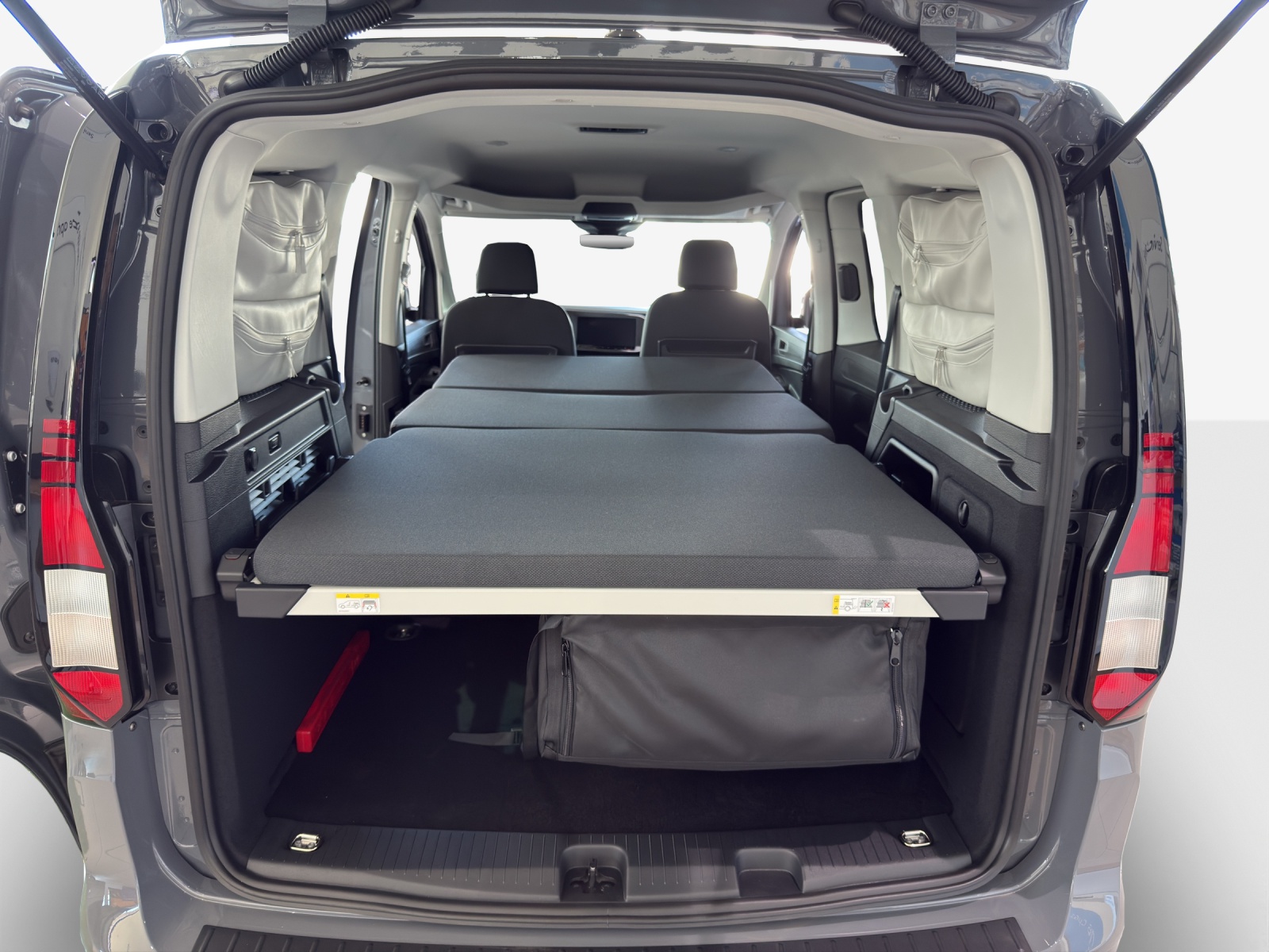 VW Caddy 2.0 TDI 4Motion California-image-13