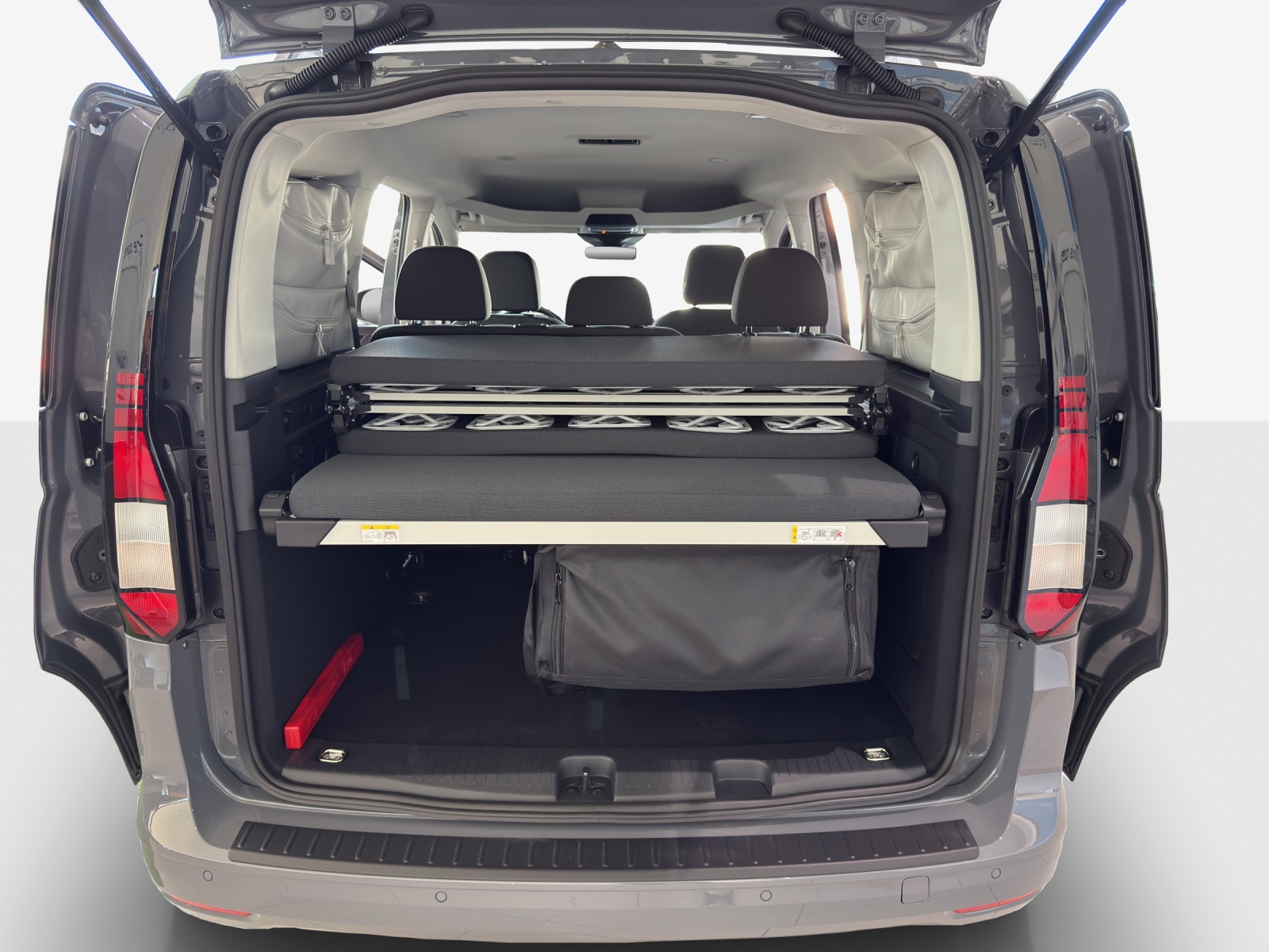 VW Caddy 2.0 TDI 4Motion California-image-12